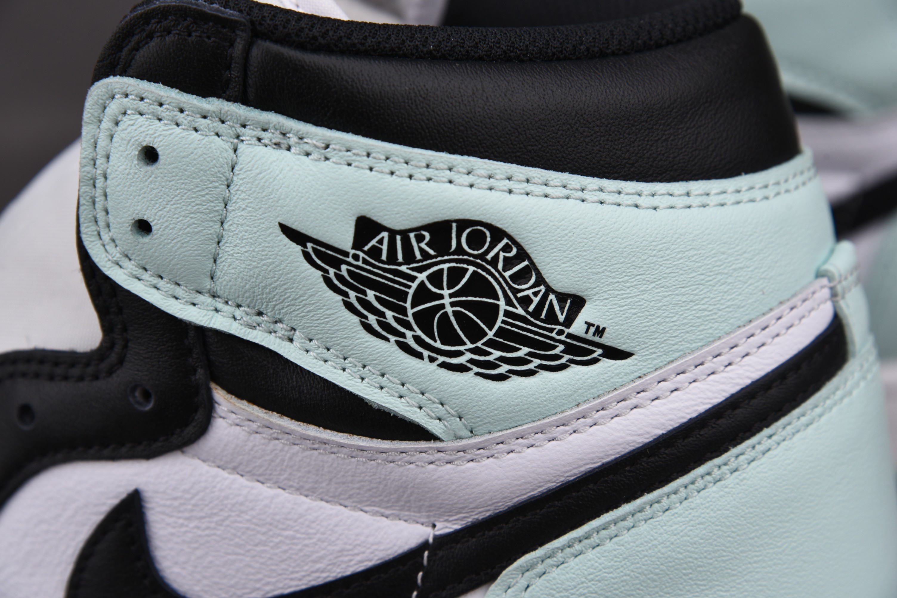 Jordan 1 Retro High Igloo
