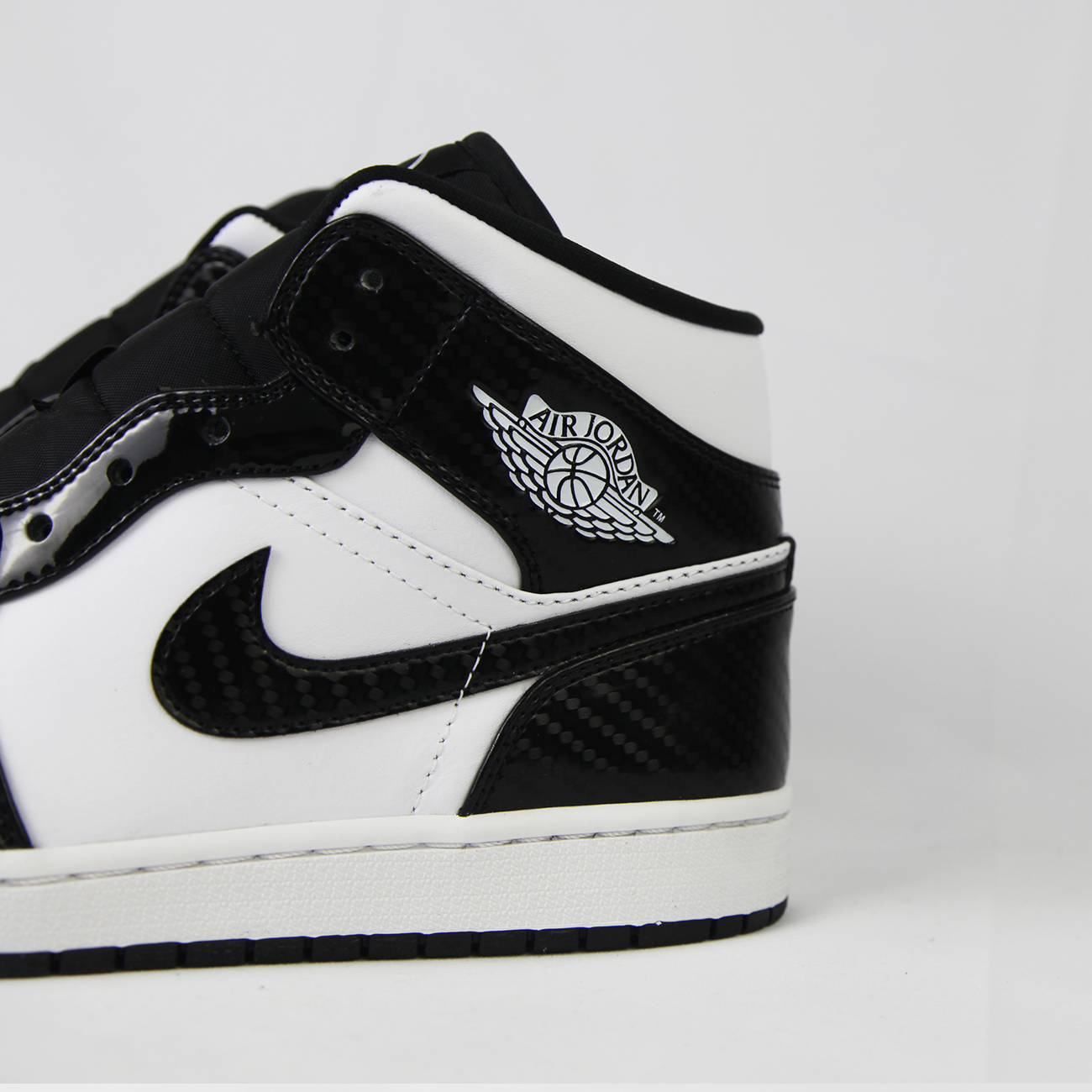 Jordan 1 Mid Carbon Fiber