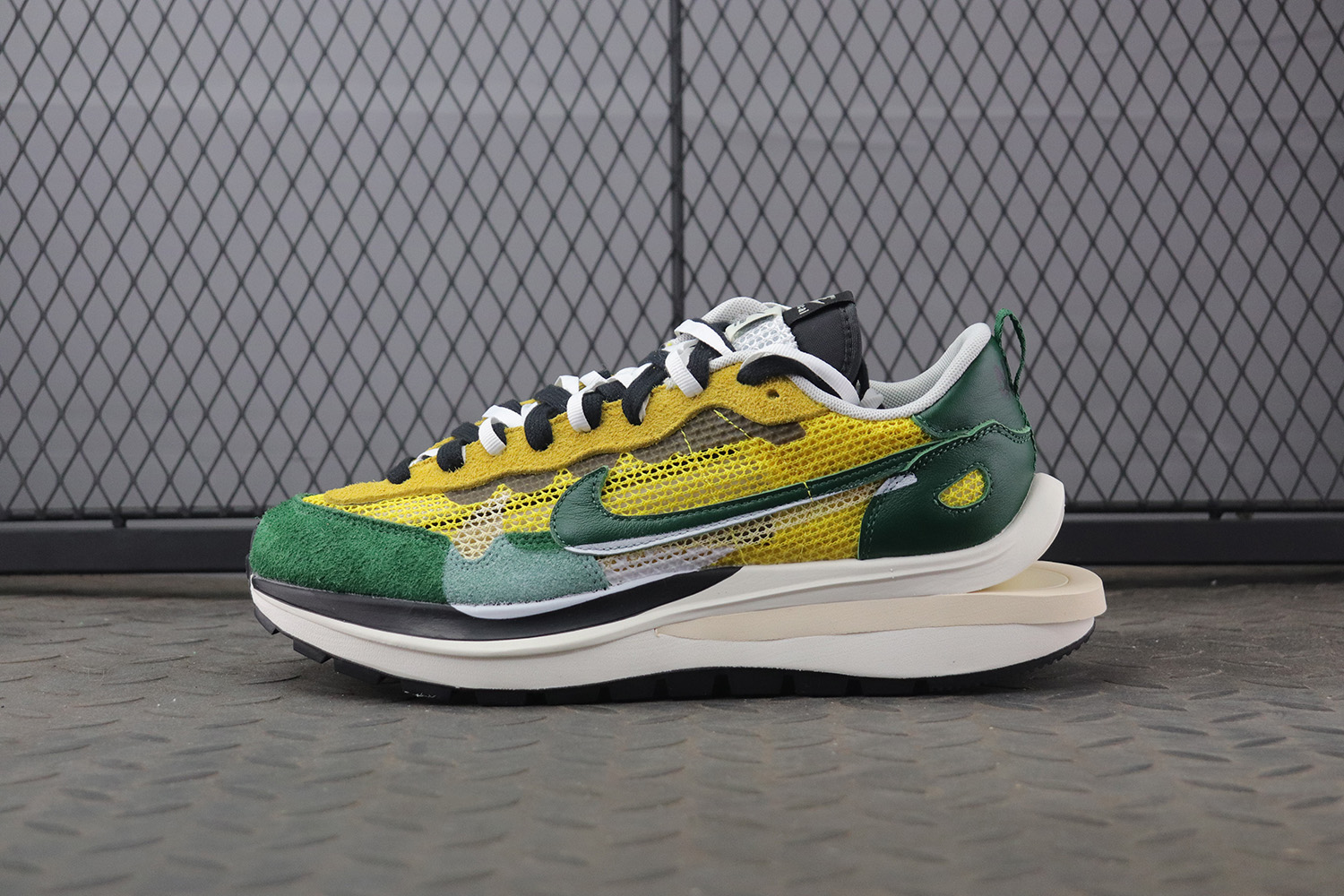 Nike Vaporwaffle sacai Tour Yellow Stadium Green