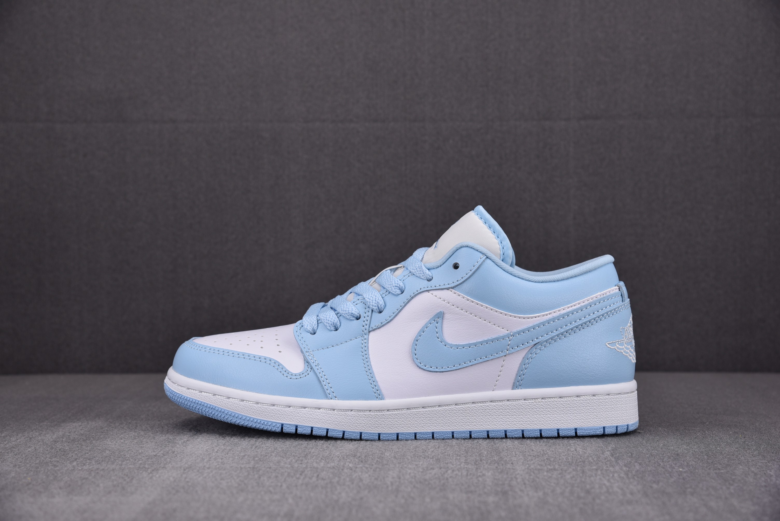 Jordan 1 Low Aluminum (Women Size!!)
