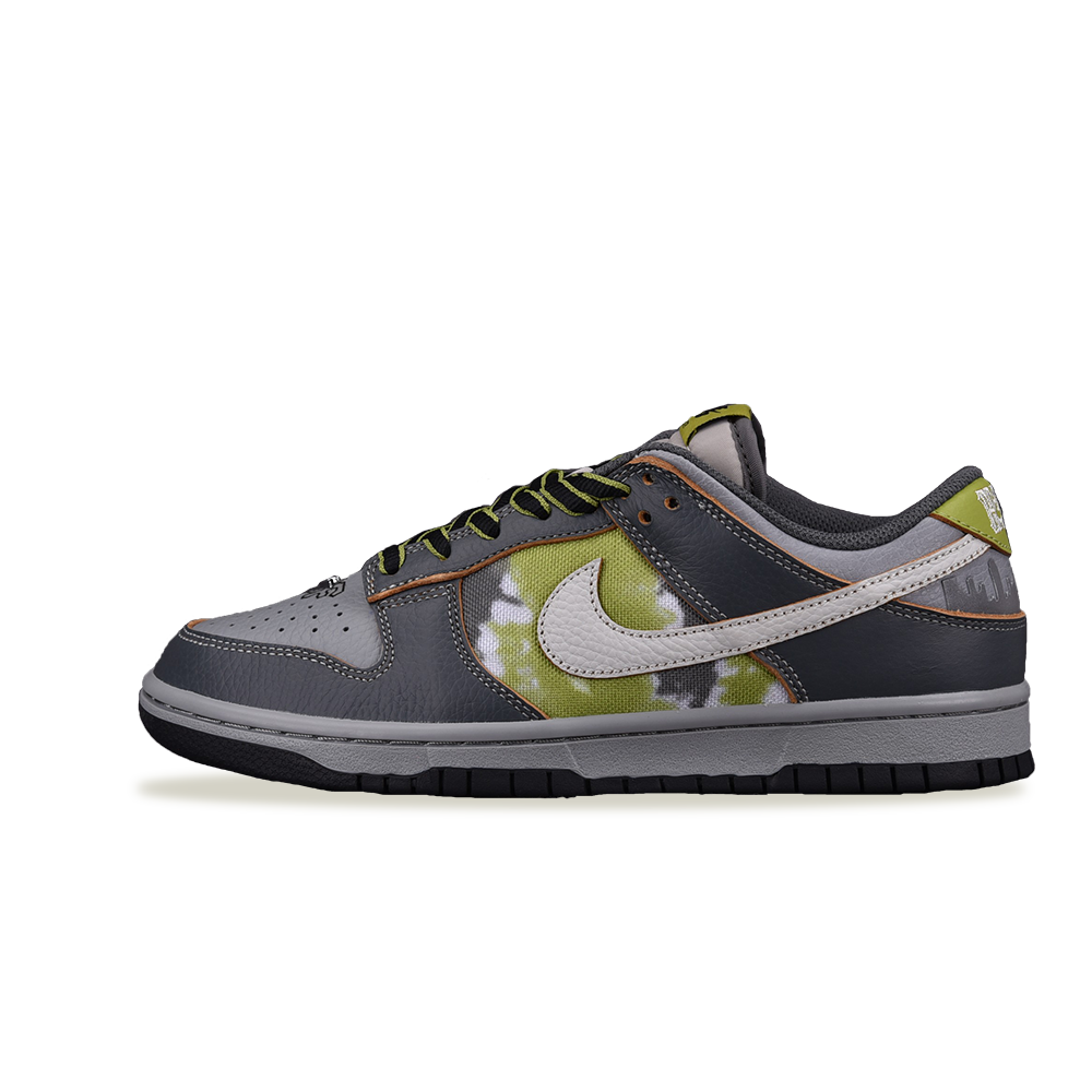 Nike SB Dunk Low Friends and Family