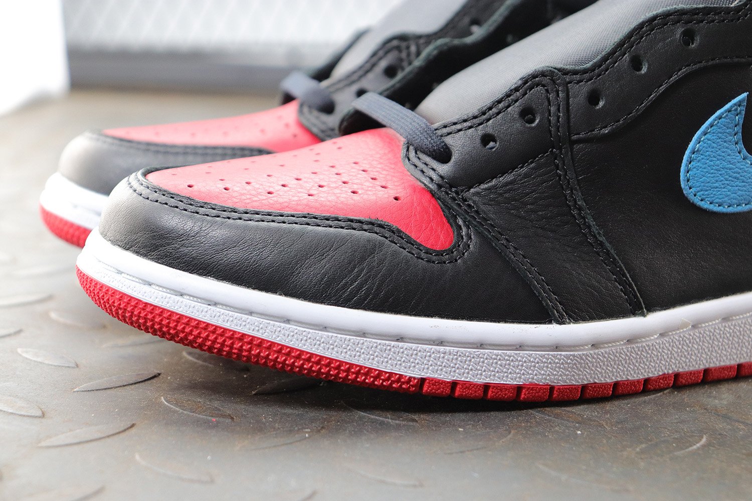 Air Jordan 1 High OG WMNS “UNC to Chicago”