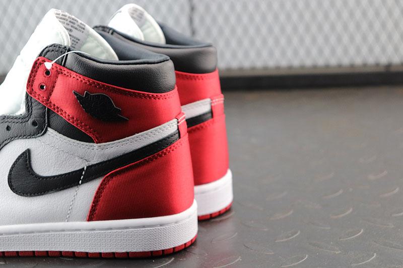 Jordan 1 Retro Black Toe(2016)