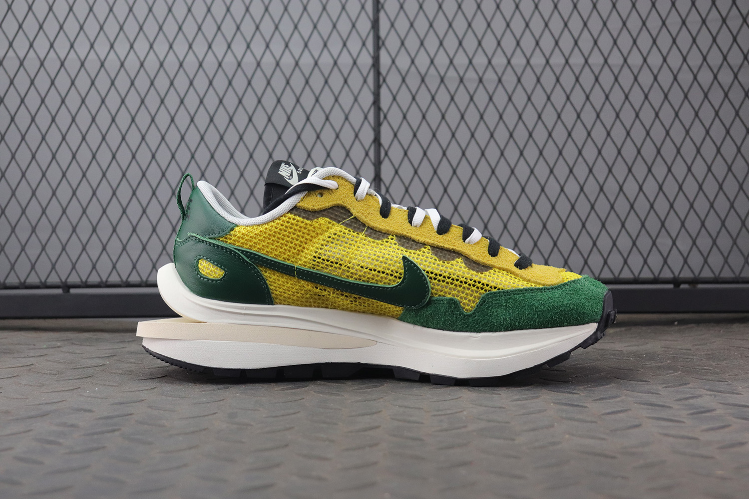 Nike Vaporwaffle sacai Tour Yellow Stadium Green