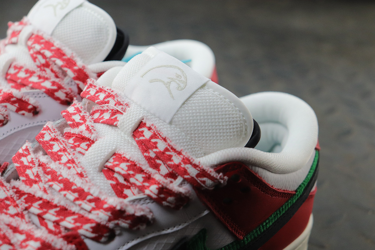 Nike SB Dunk Low Habibi