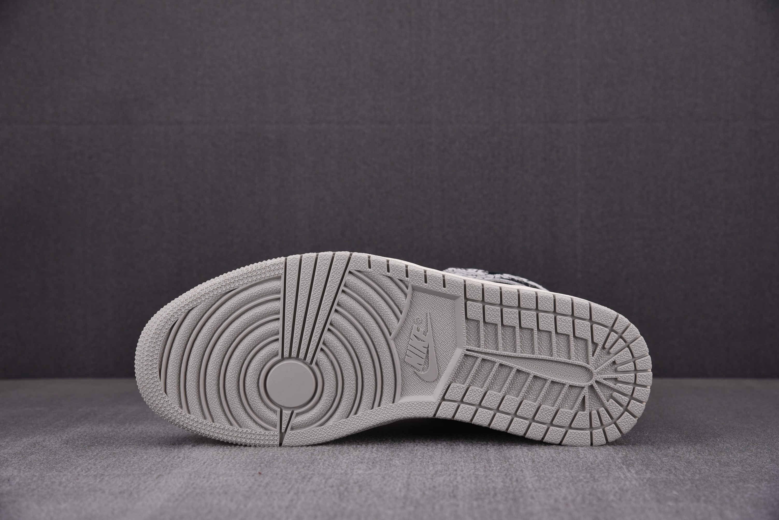 Jordan 1 Retro High OG White Cement