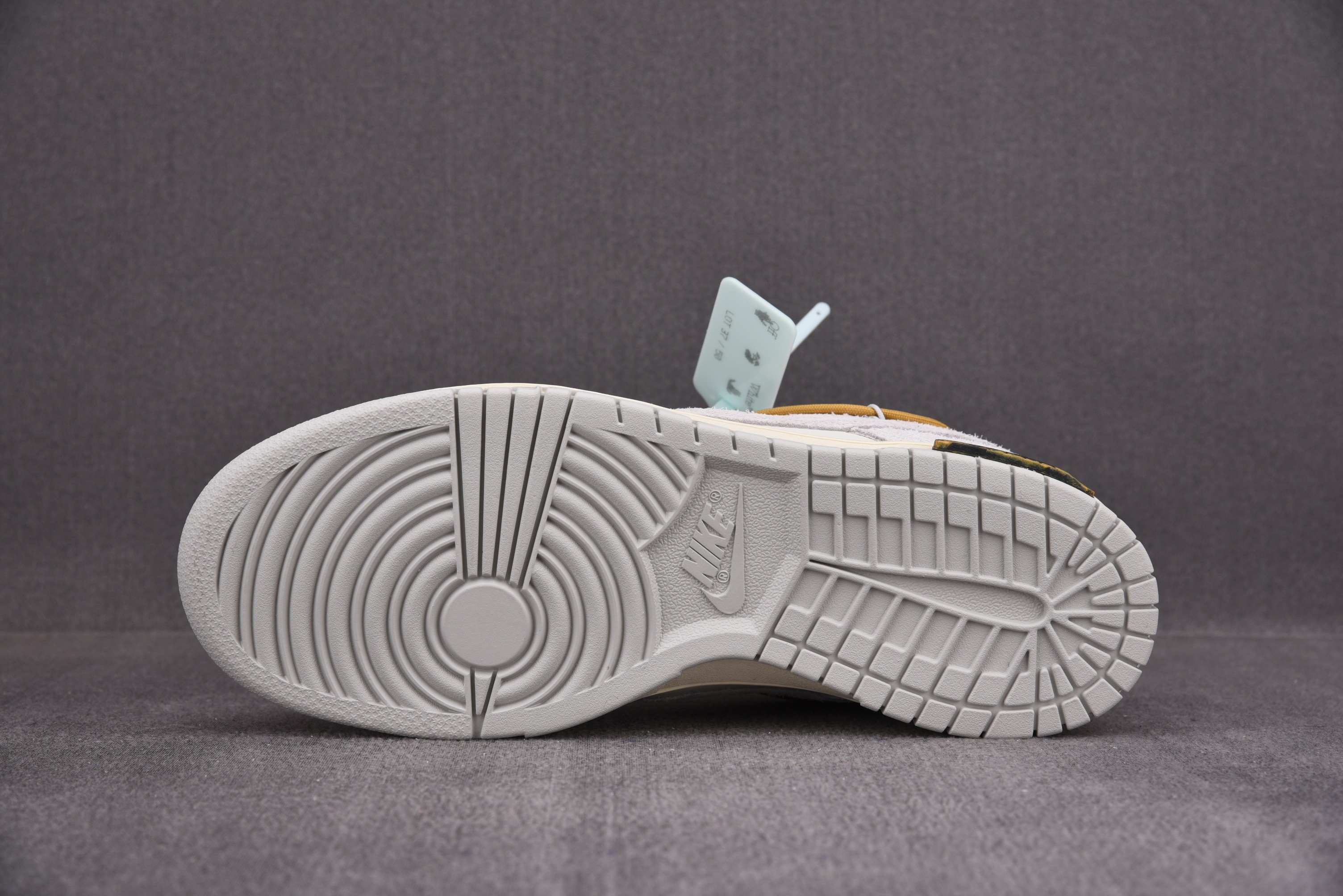 Nike Dunk Low   Lot 37