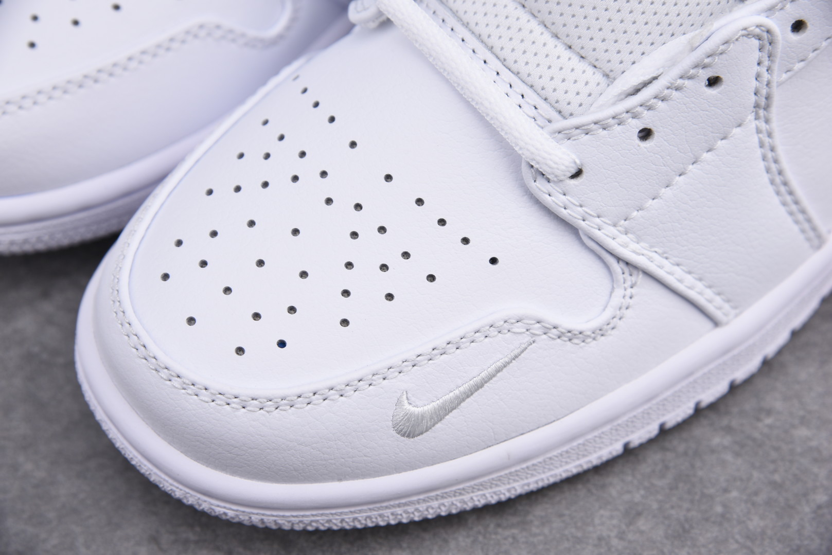 Jordan 1 Mid SE Nike Swoosh On Tour (2020)