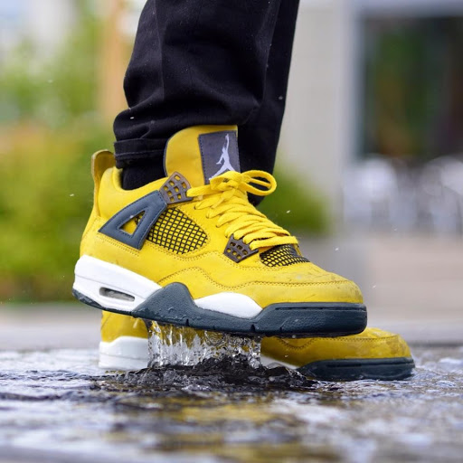 Jordan 4 Retro Lightning