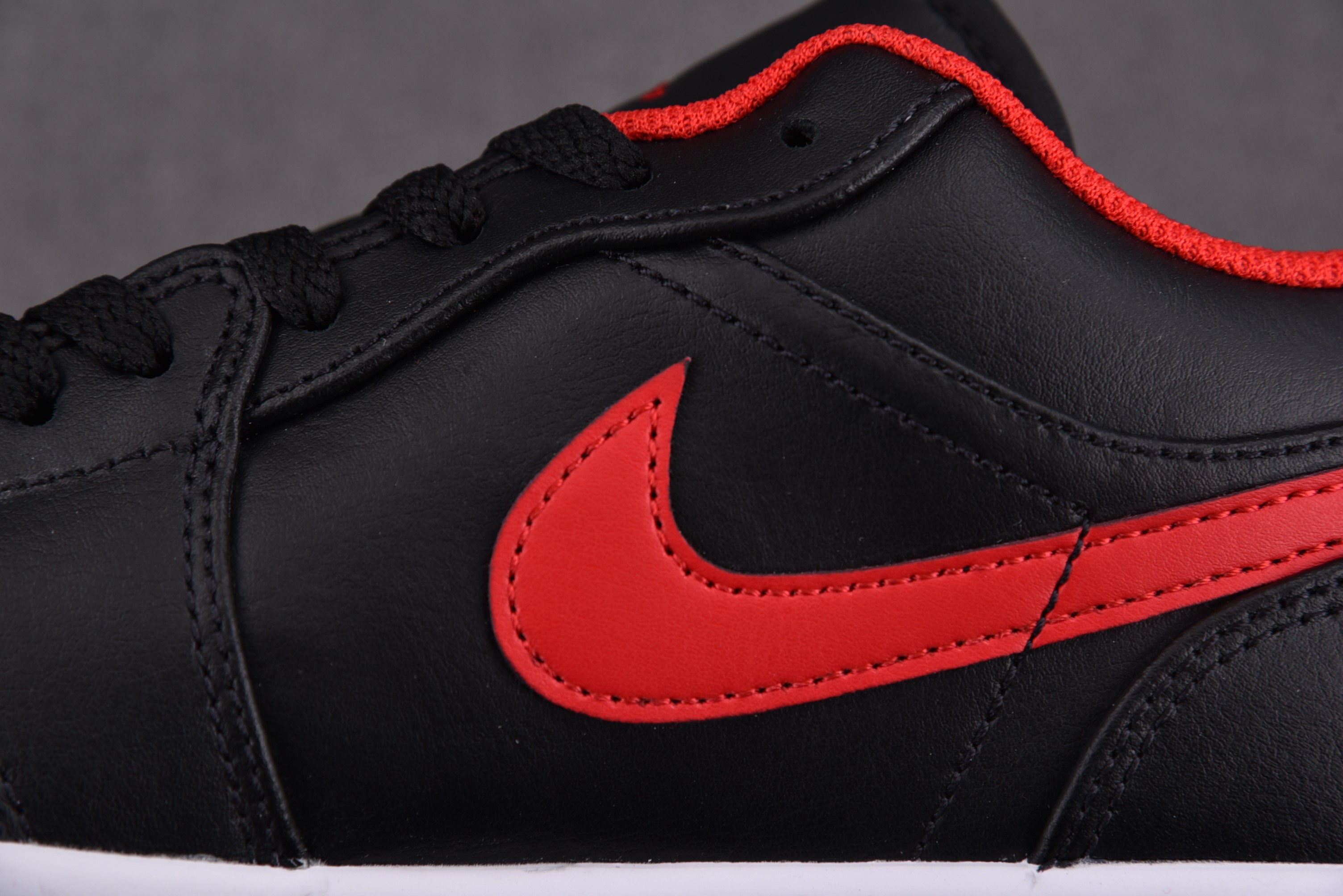 Jordan 1 Low White Toe