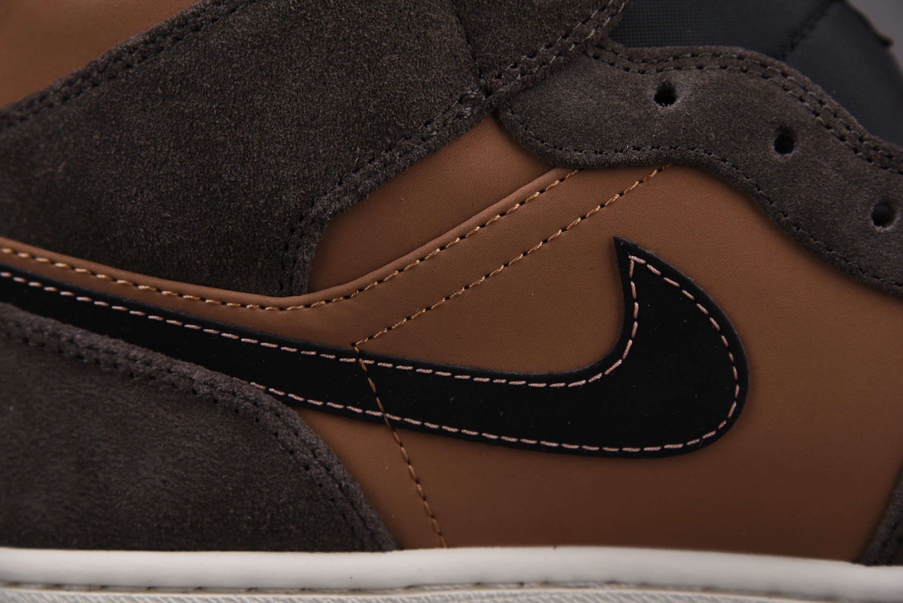 Jordan 1 Mid SE Dark Chocolate