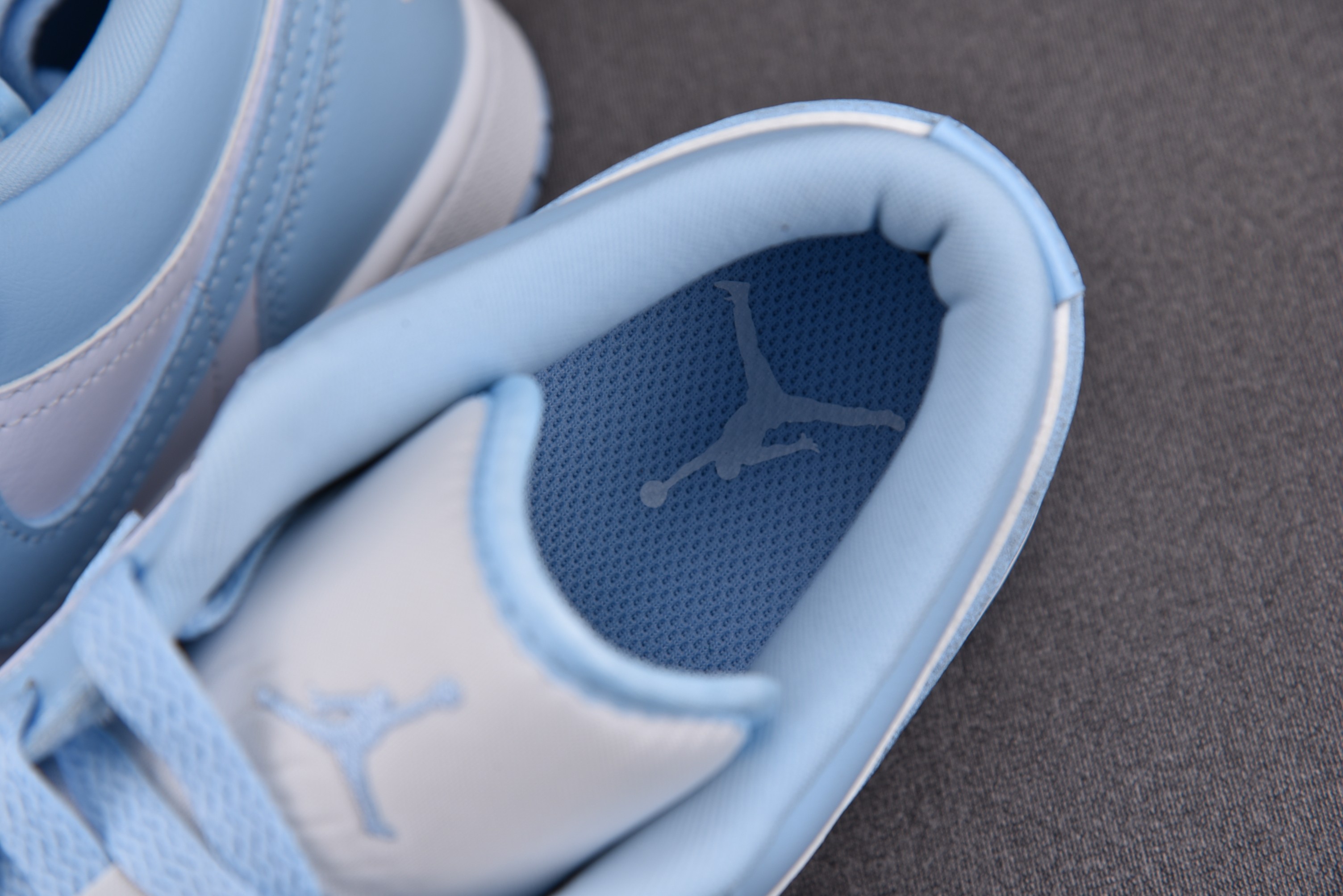 Jordan 1 Low Aluminum (Women Size!!)