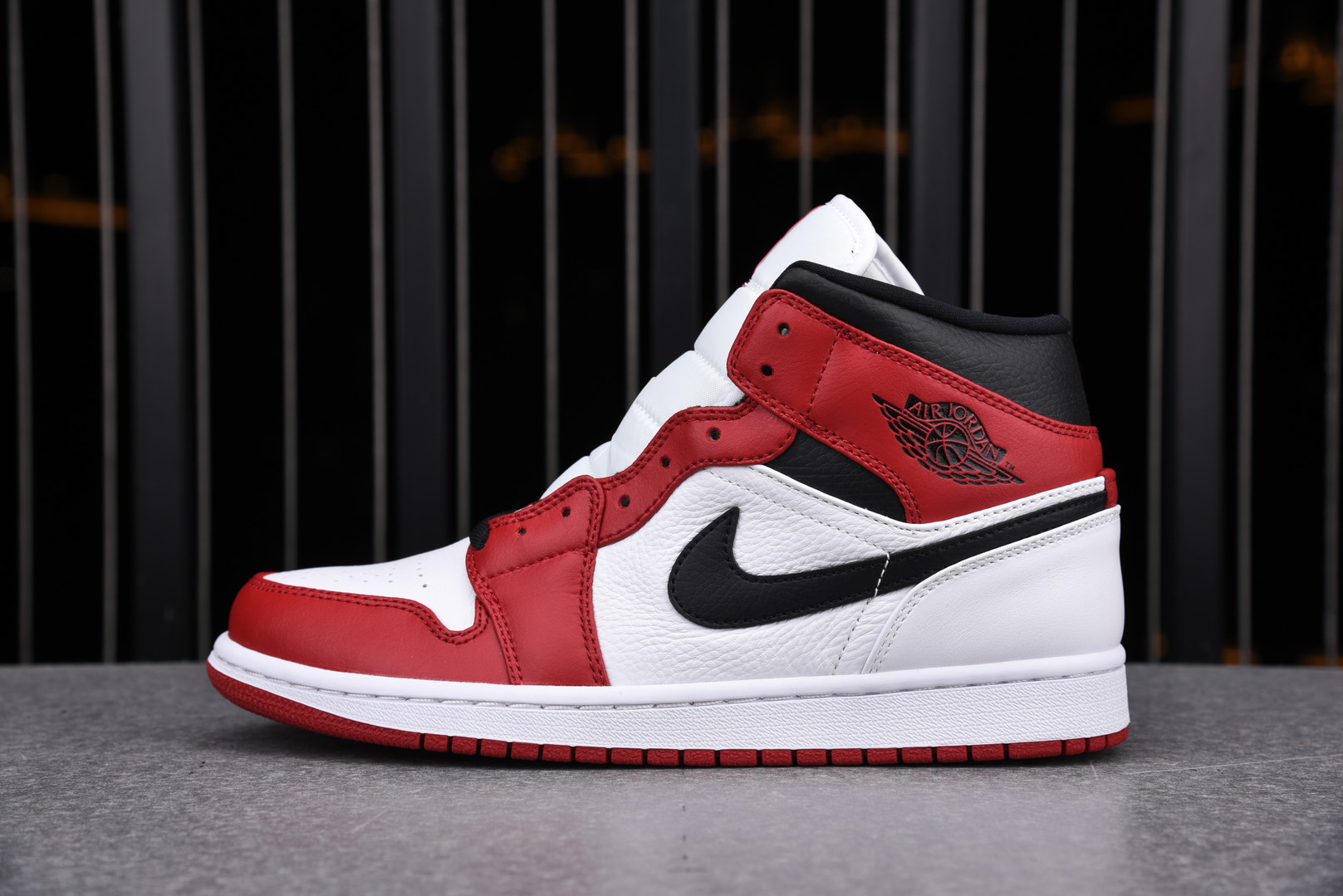 Jordan 1 Mid Chicago (2020)