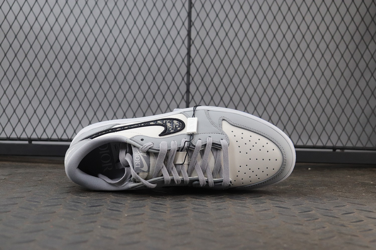 DIOR × AIR JORDAN 1 LOW (Original Box)