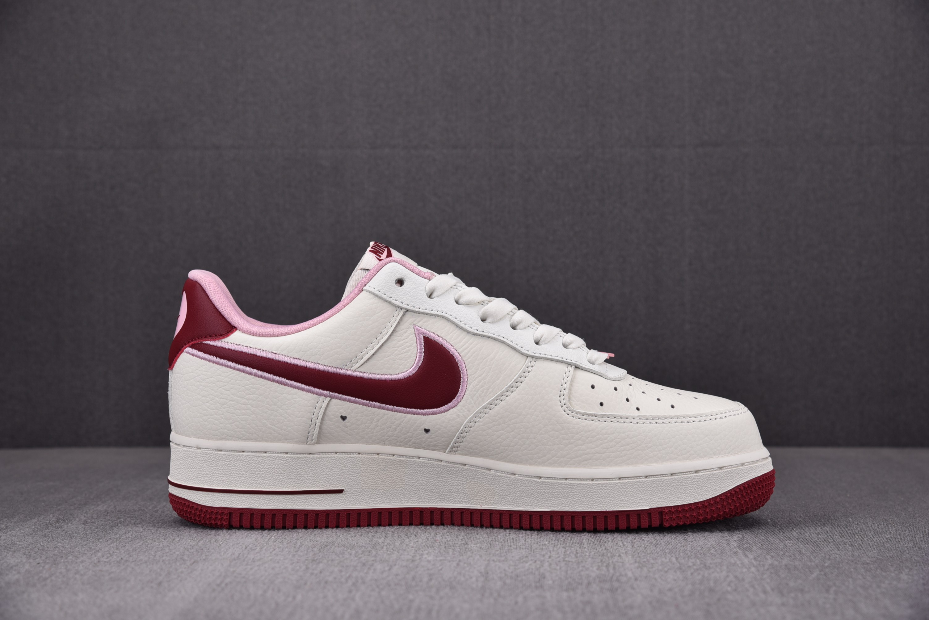 Nike Air Force 1 Low ValentineÕs Day (2023)