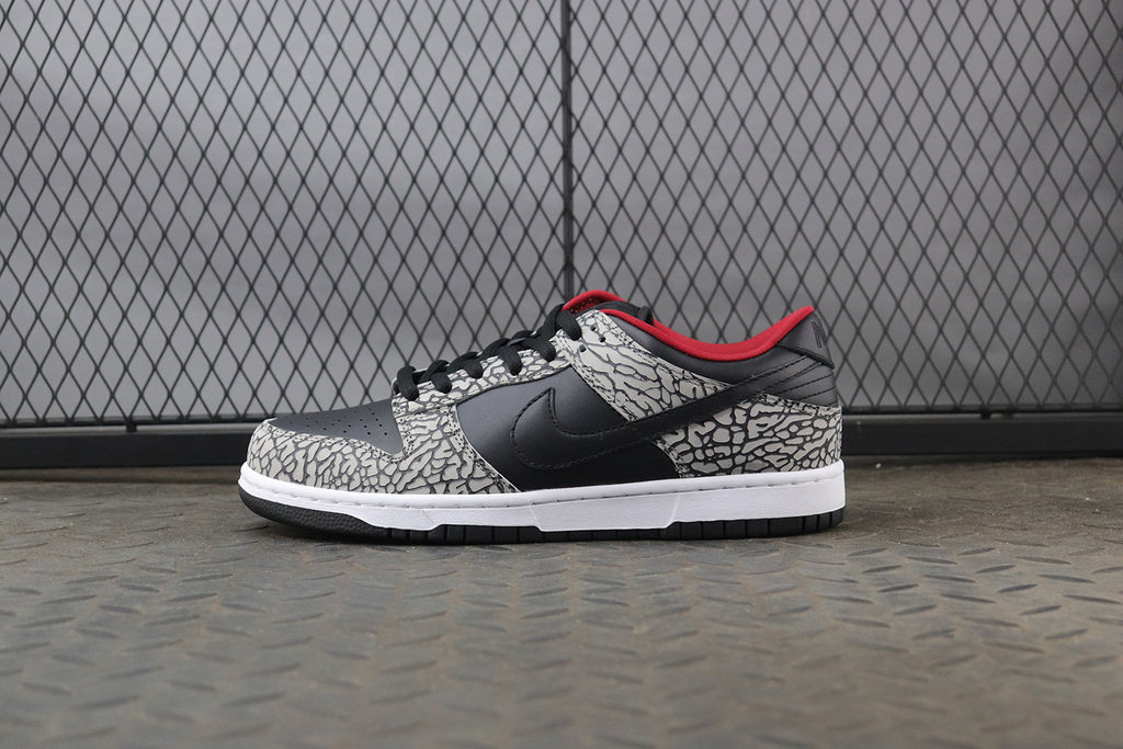 Nike Dunk SB Low Supreme Black Cement