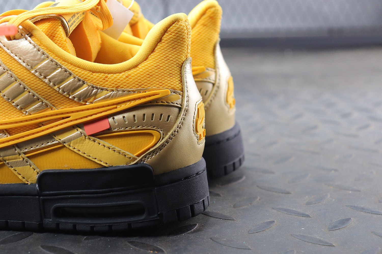 Nike Air Rubber Dunk   University Gold