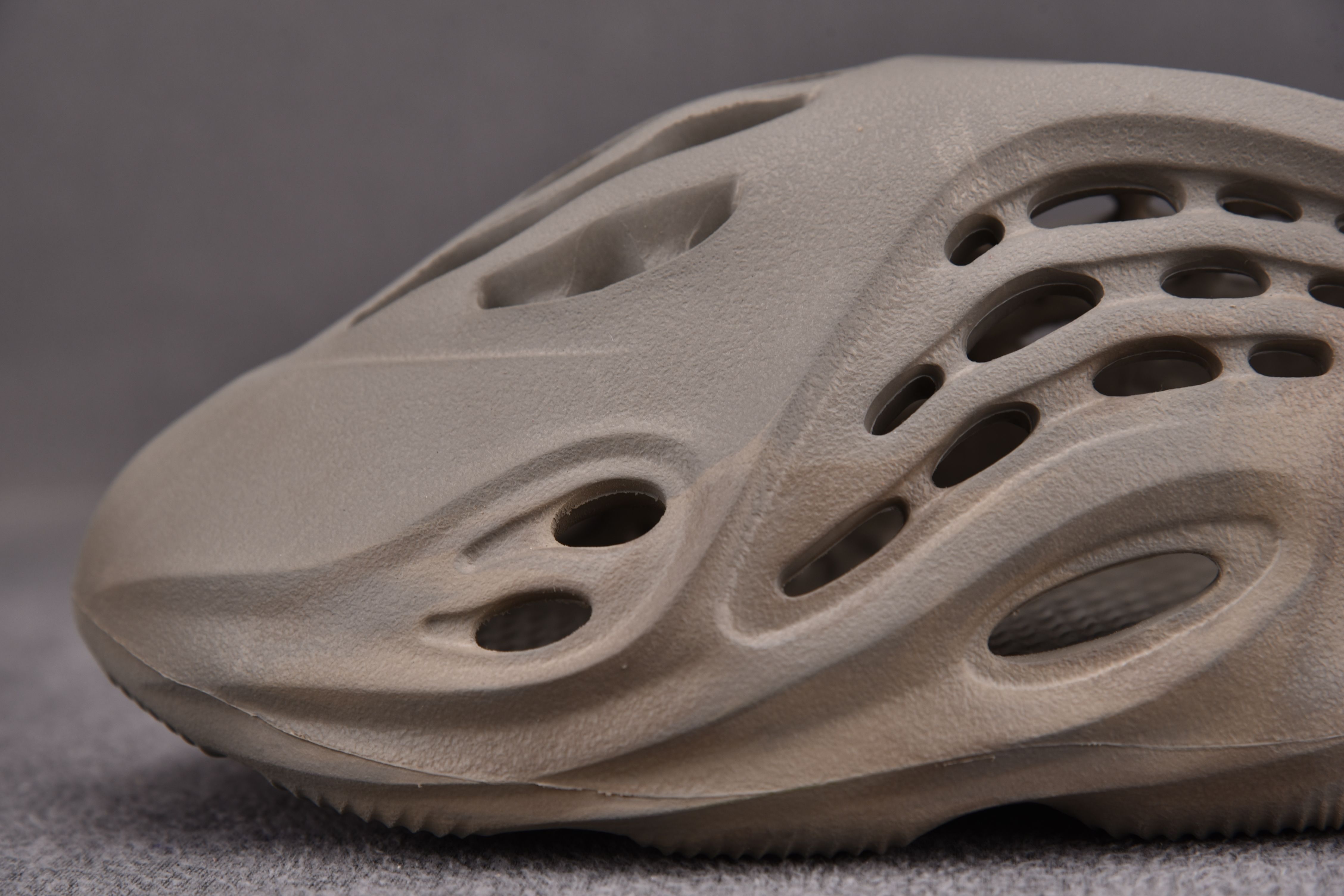 adidas Yeezy Foam RNNR Stone Sage (One Size Smaller!!)