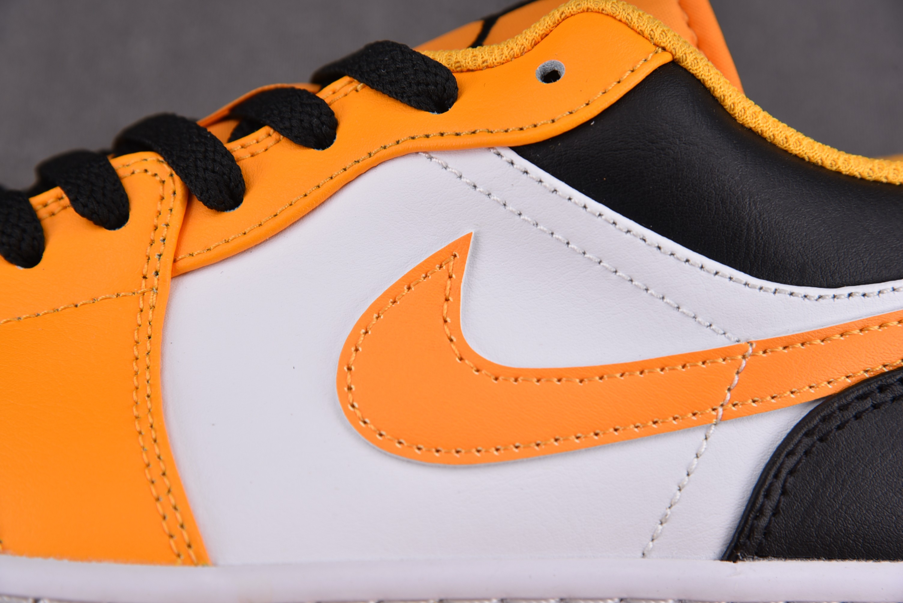 Jordan 1 Low Taxi