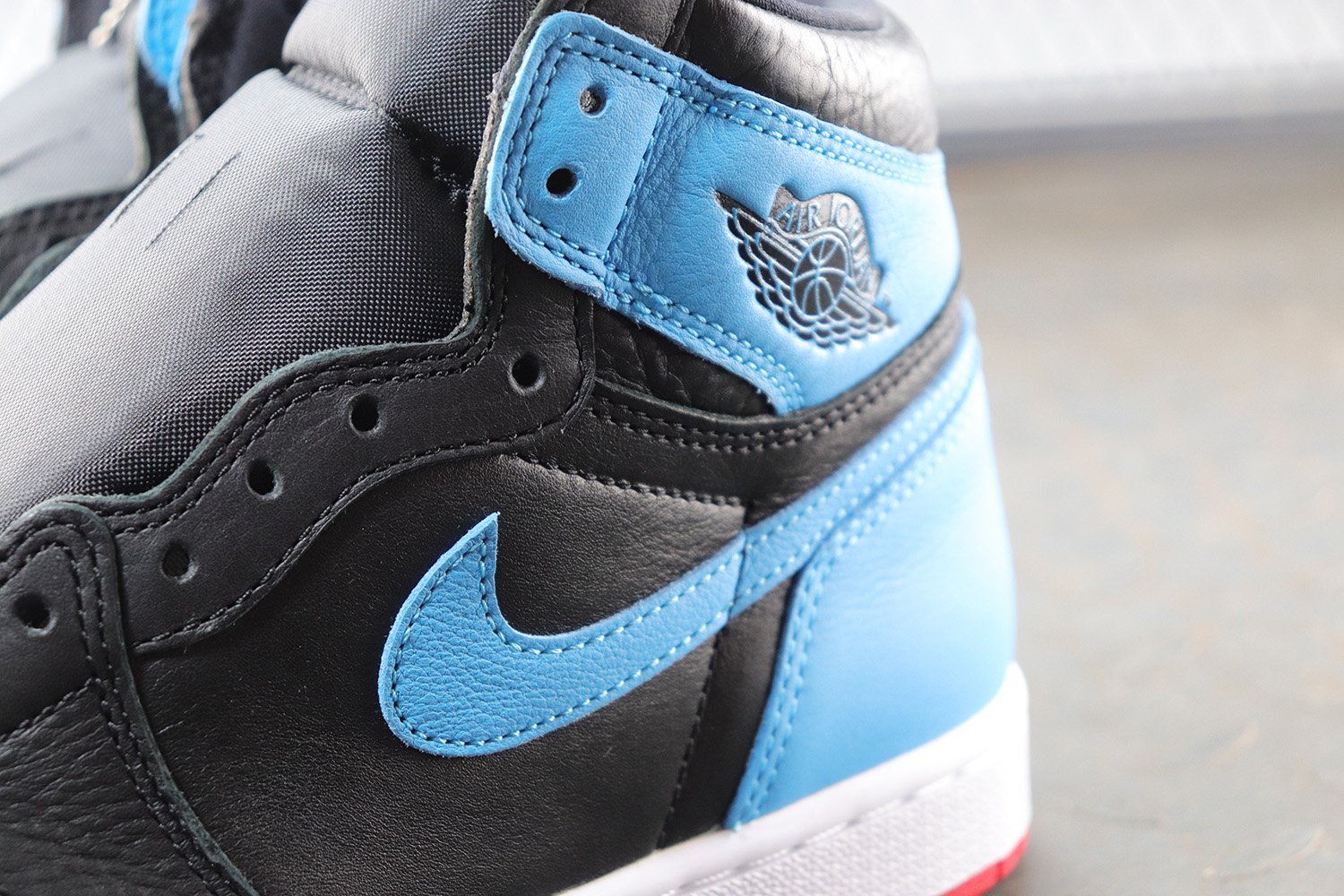 Air Jordan 1 High OG WMNS “UNC to Chicago”