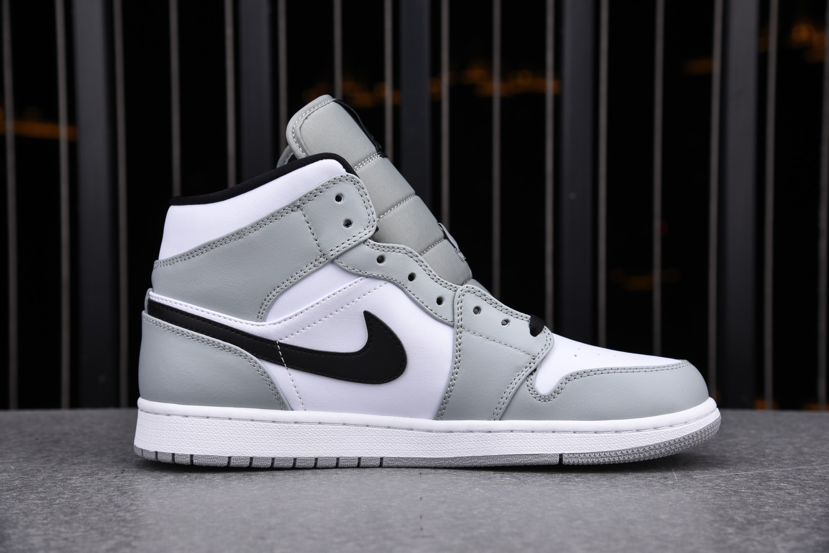 Jordan 1 Mid Light Smoke Grey