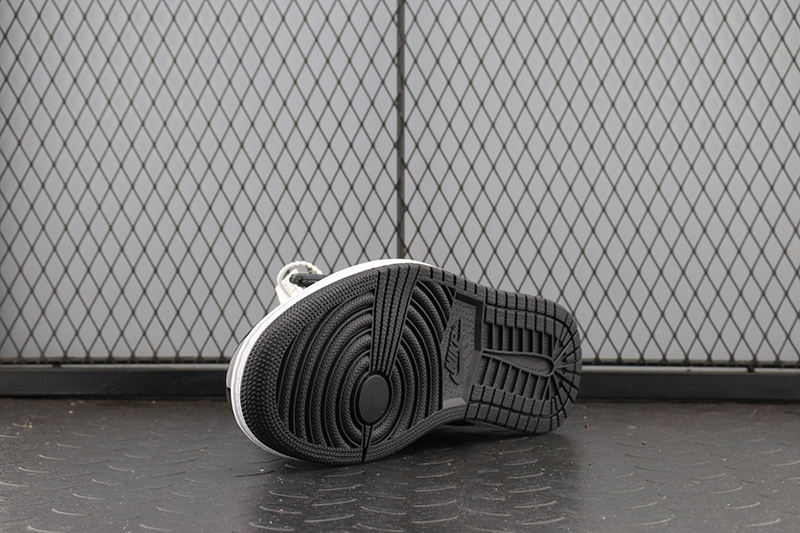 Air Jordan 1 Retro High gold toe