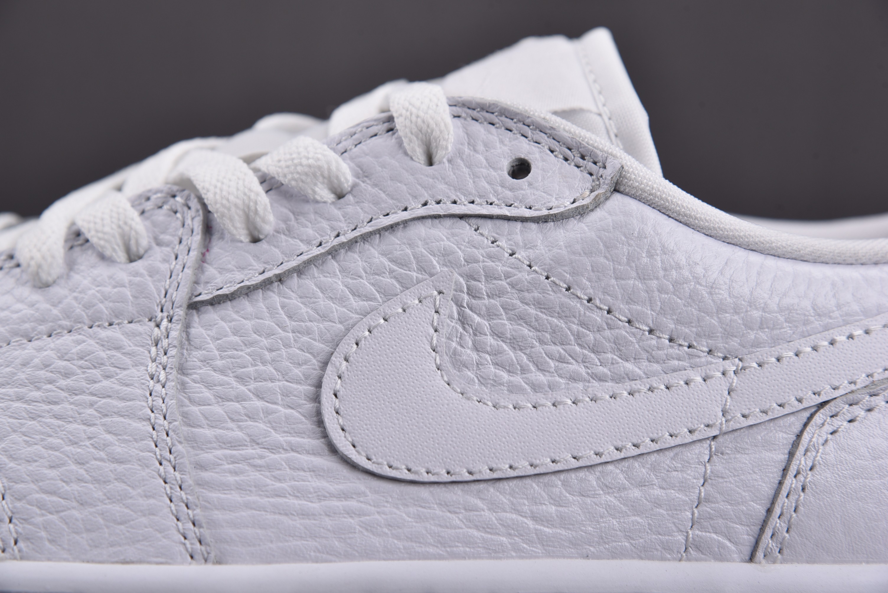 Jordan 1 Retro Low Golf Triple White
