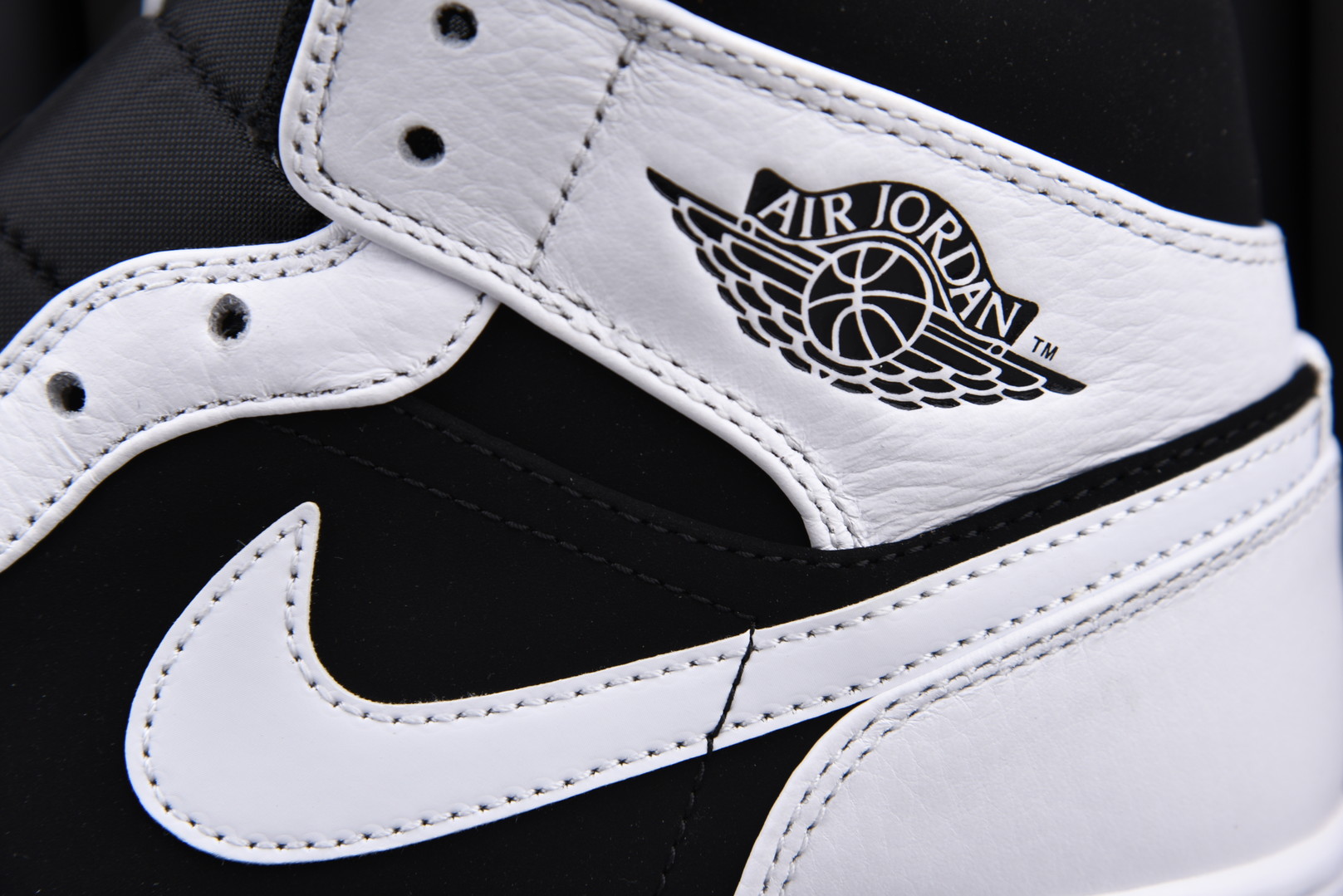 Jordan 1 Mid White Black
