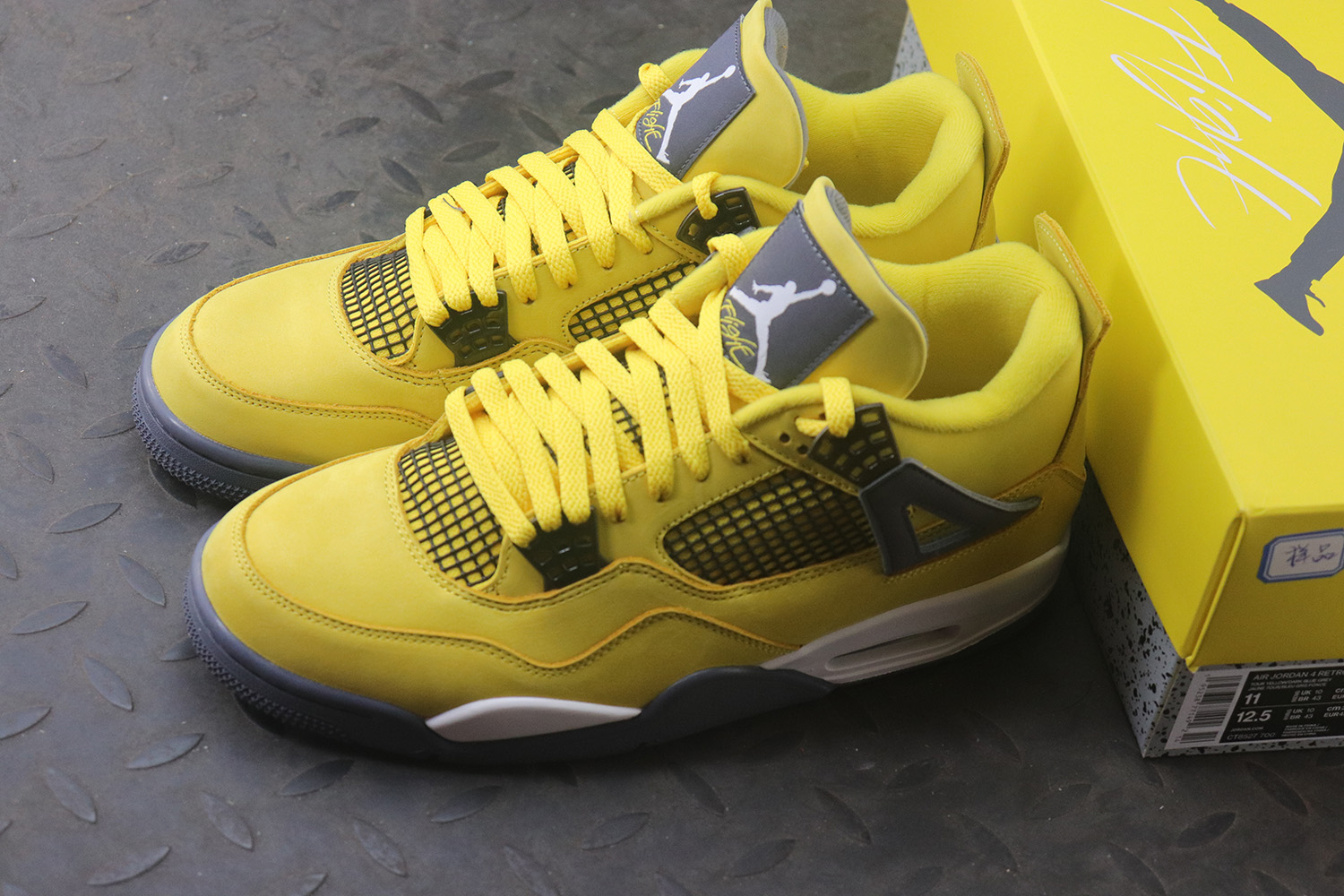 Jordan 4 Retro Lightning