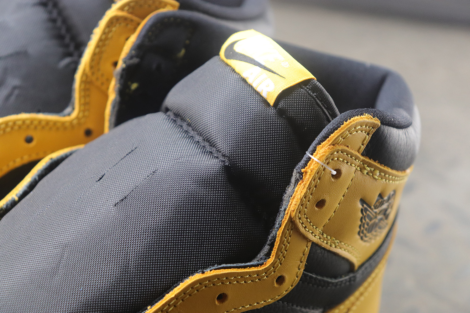 Jordan 1 Retro High OG Pollen