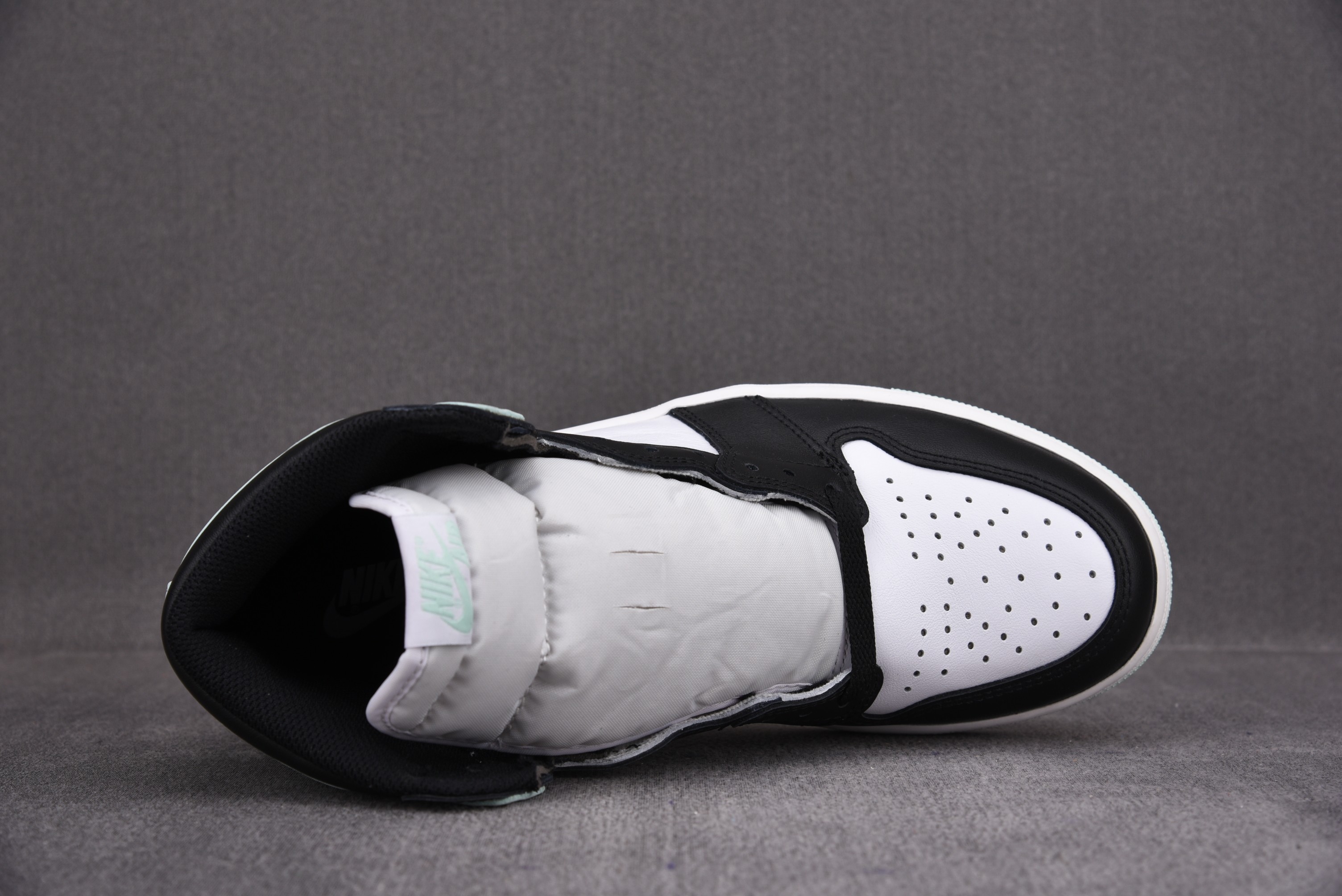 Jordan 1 Retro High Igloo