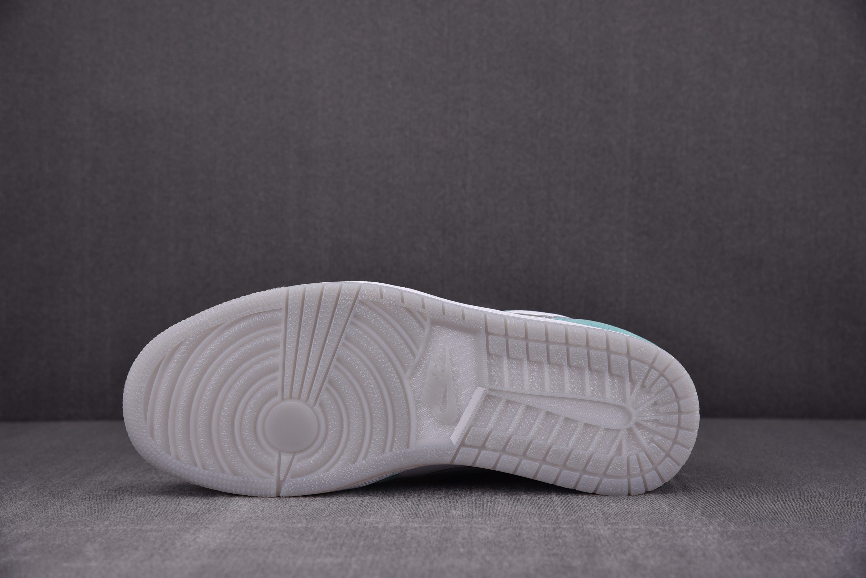 Jordan 1 Low SE New Emerald