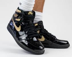 Jordan 1 Retro High Black Metallic Gold (2020)