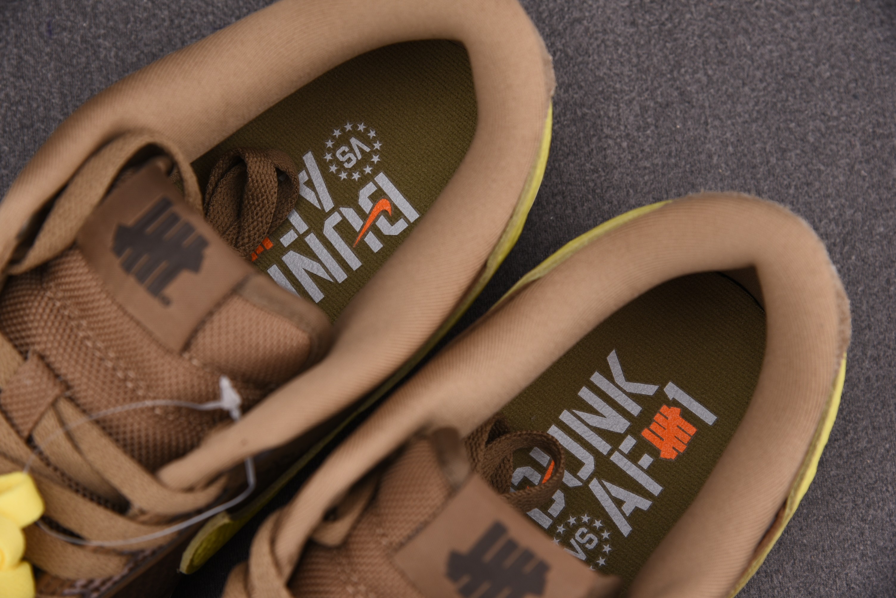 Nike Dunk Low SP UNDEFEATED Canteen Dunk vs. AF1 Pack