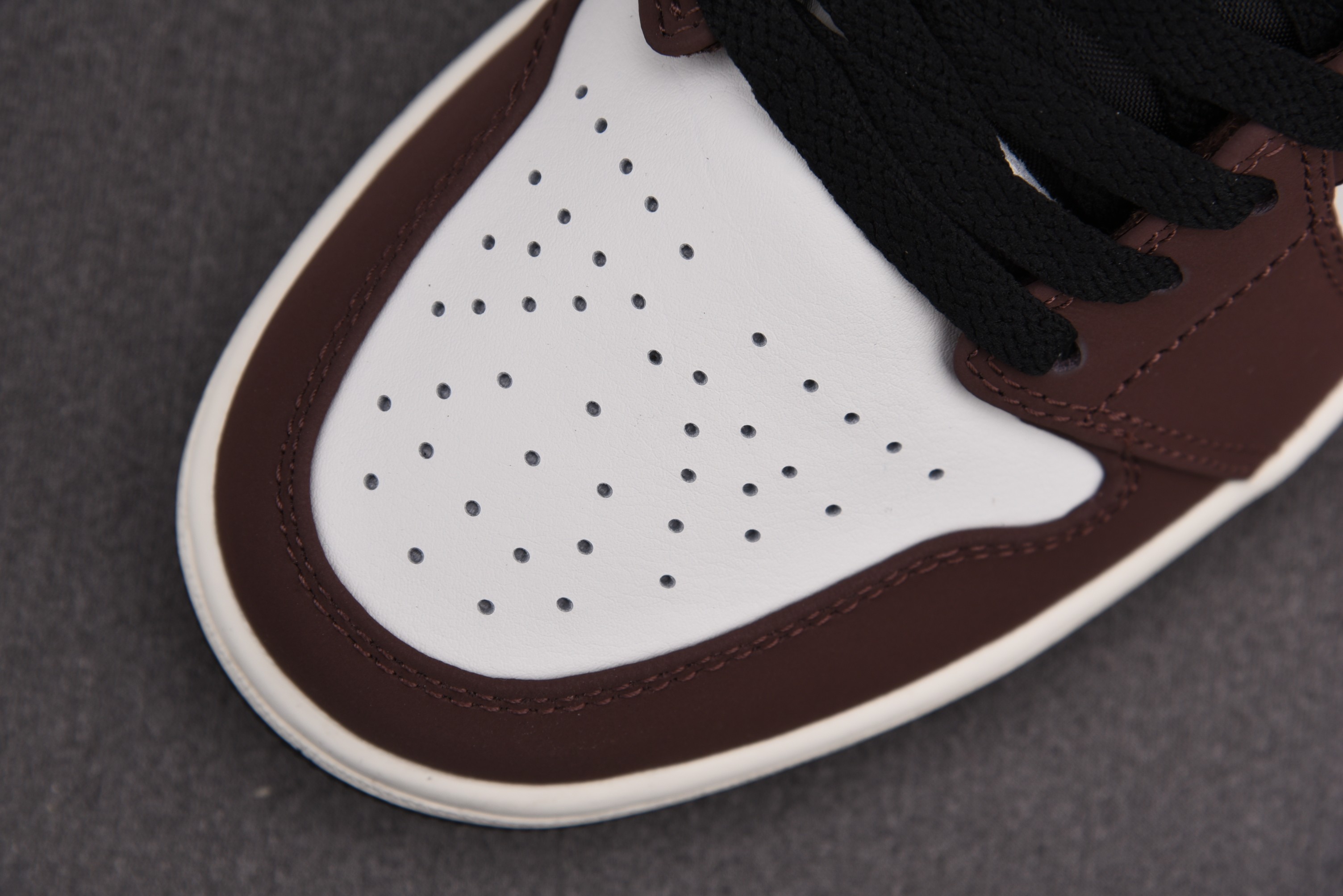 Jordan 1 Low Mocha