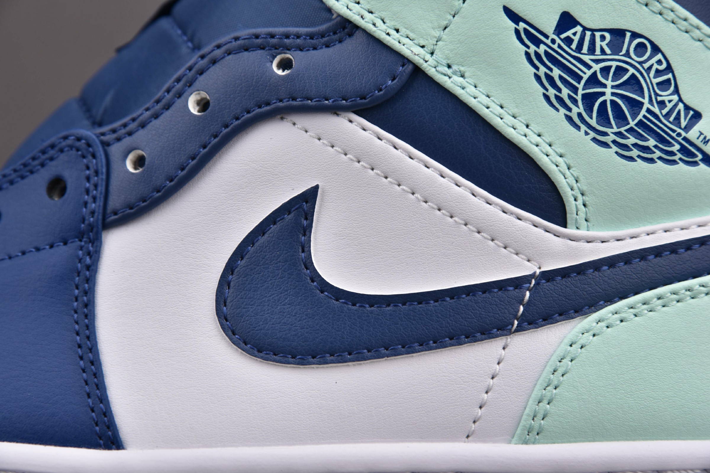 Jordan 1 Mid Mystic Navy Mint Foam / Blue Mint