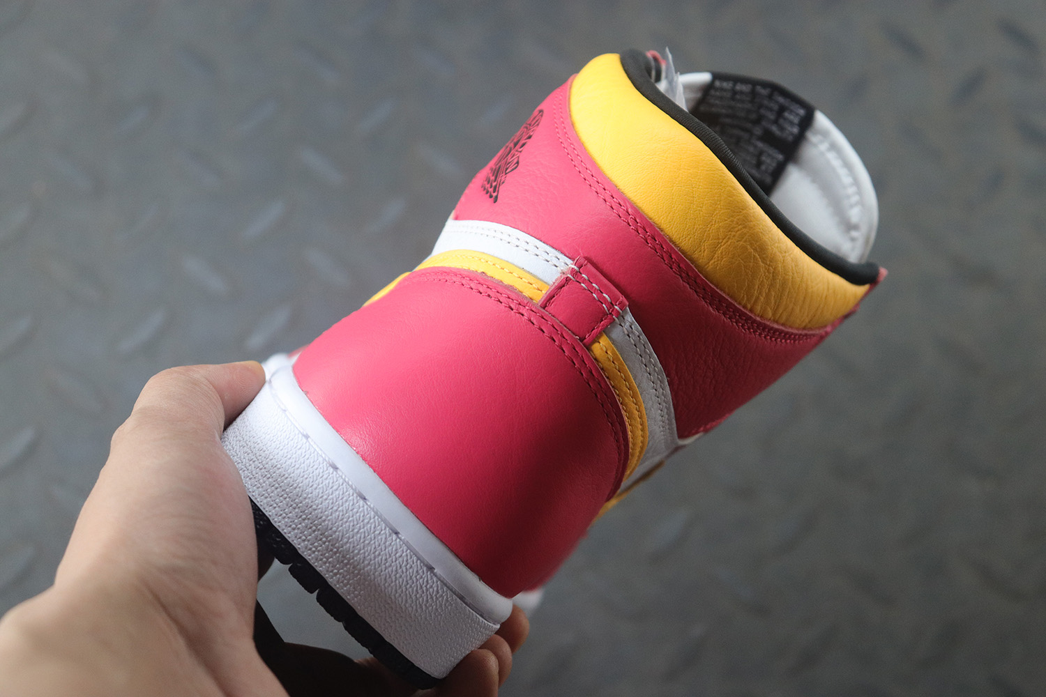 Jordan 1 Retro High OG Light Fusion Red