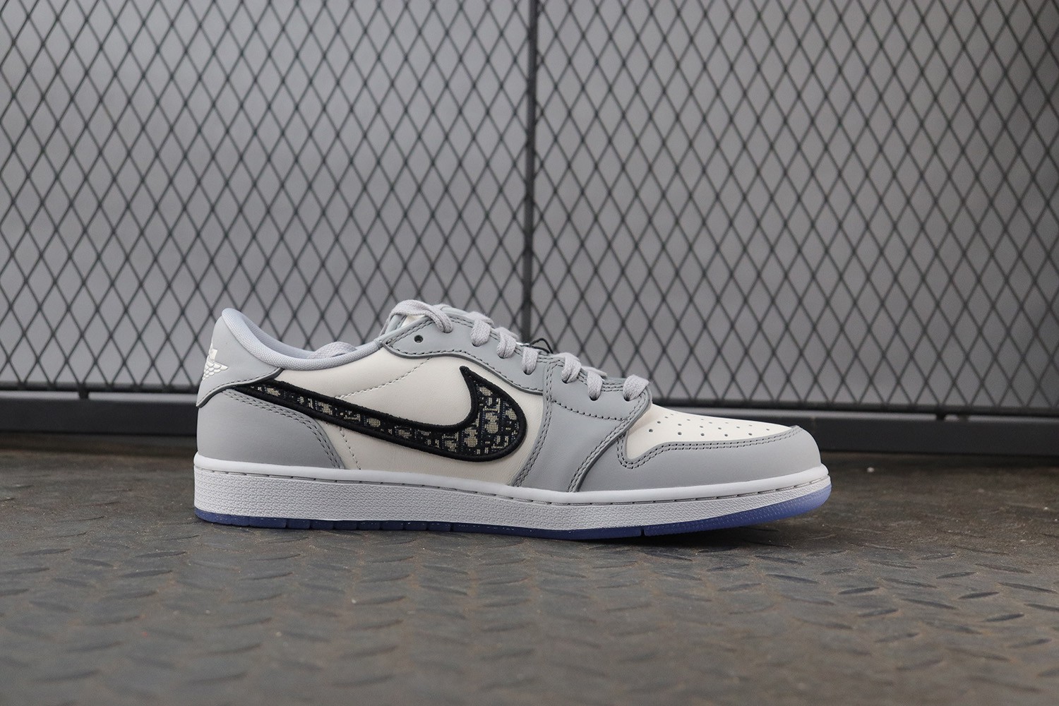 DIOR × AIR JORDAN 1 LOW (Original Box)