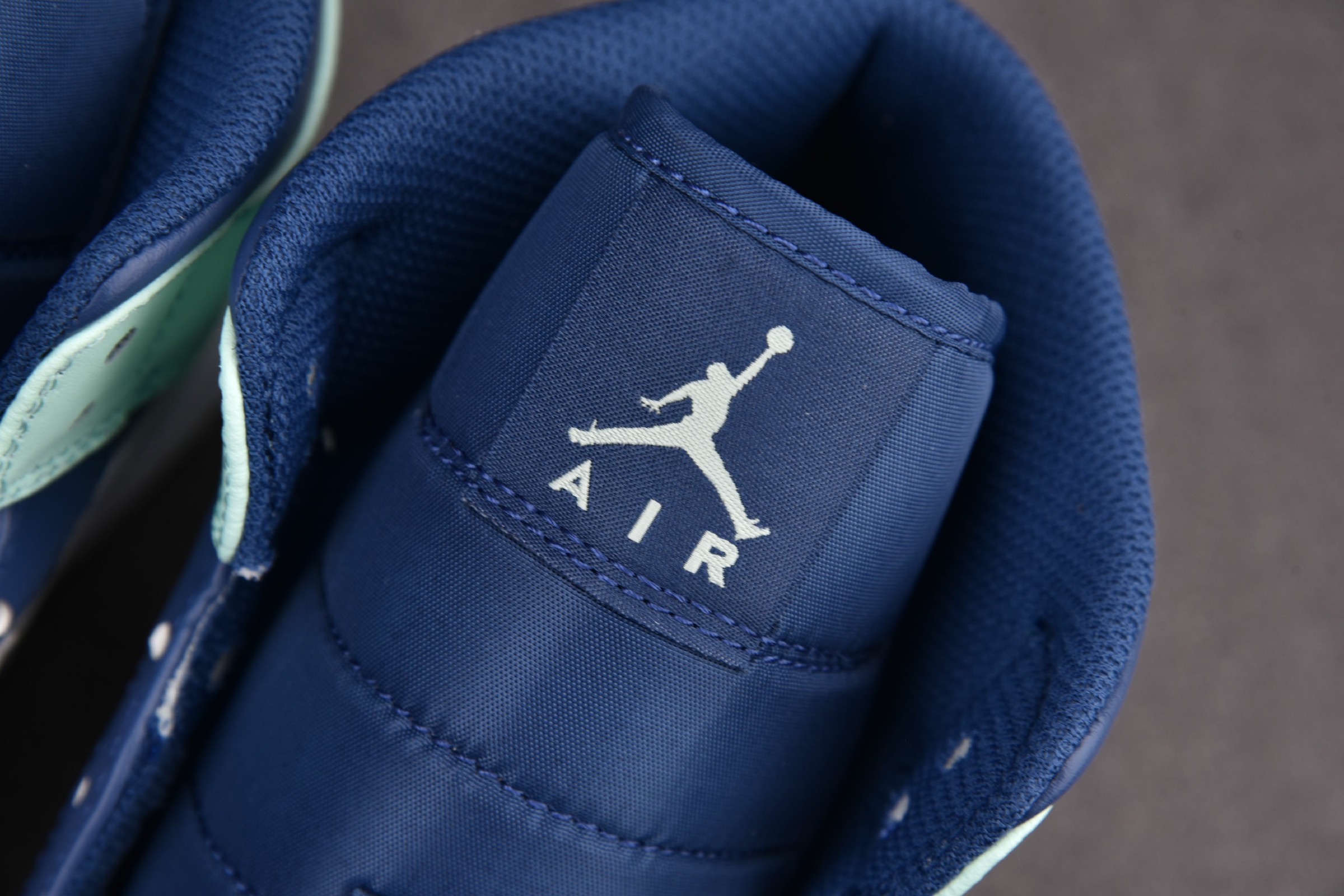Jordan 1 Mid Mystic Navy Mint Foam / Blue Mint