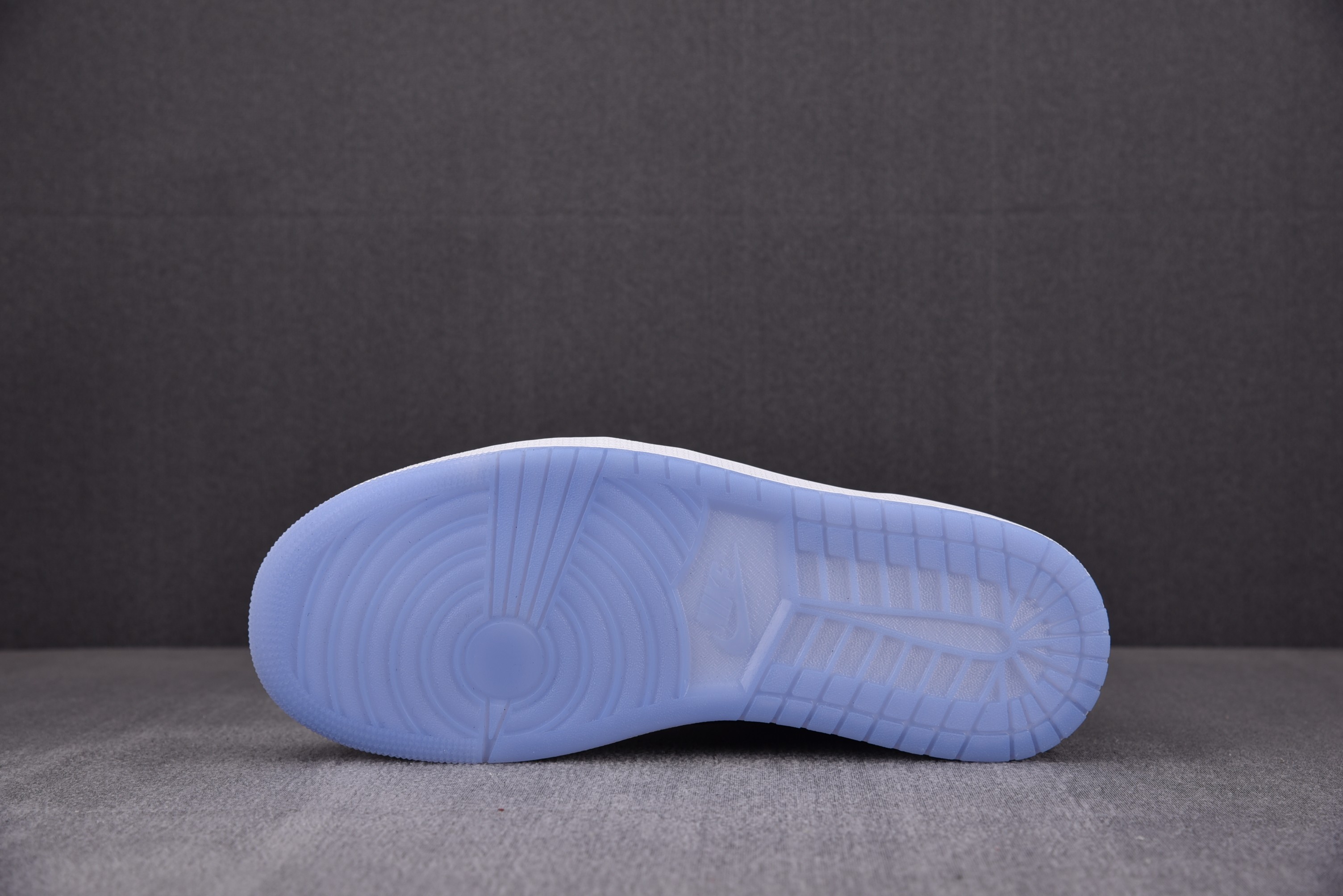 Jordan 1 Mid SE Space Jam