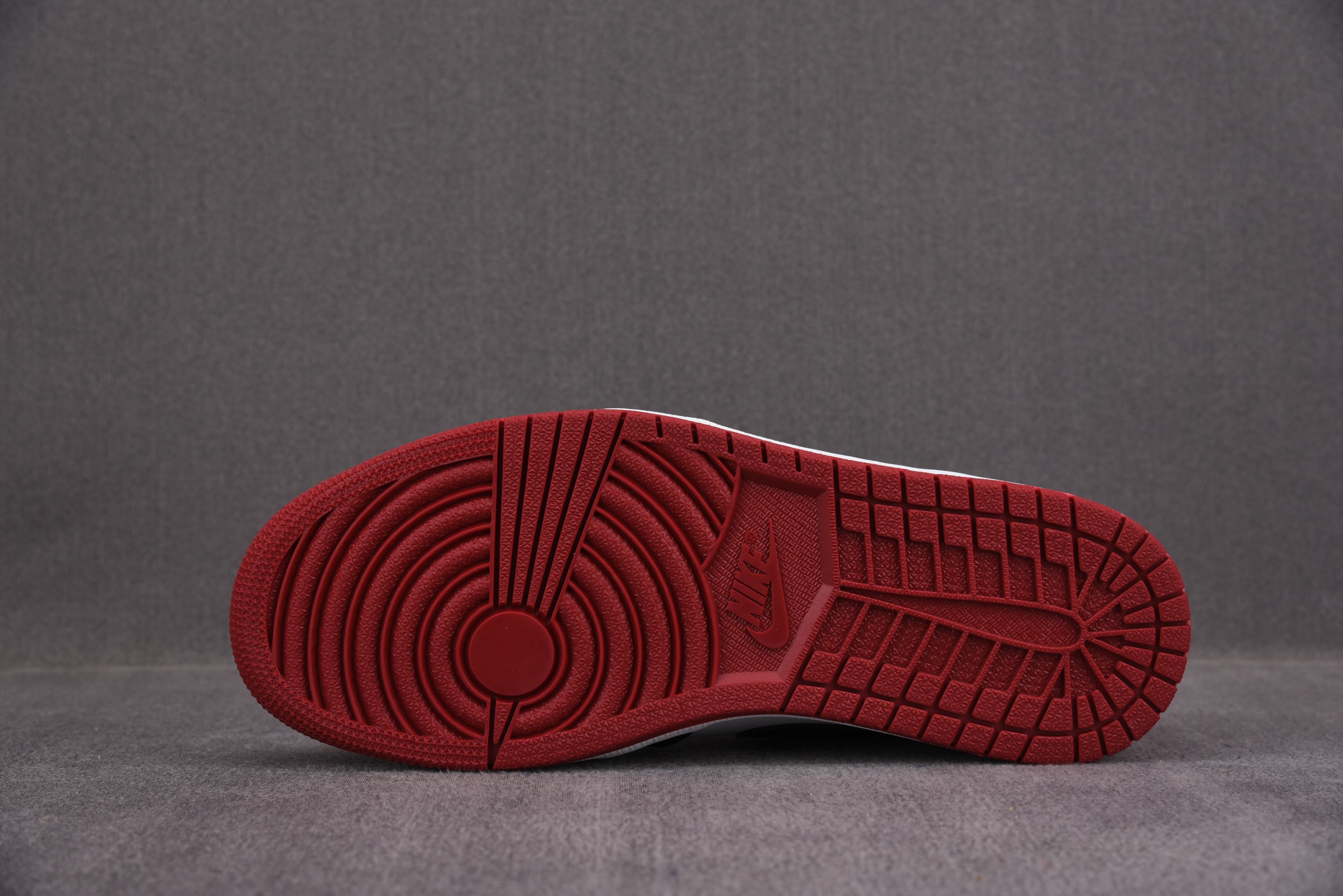 Jordan 1 Low Bred Toe