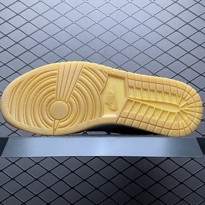 Air Jordan 1 Mid Tan Gum