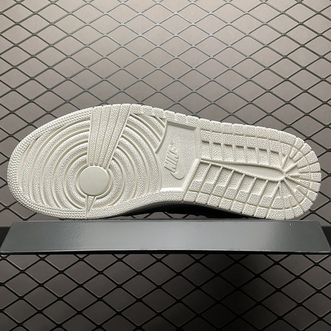 Air Jordan 1 Retro High Switch Purple Pulse