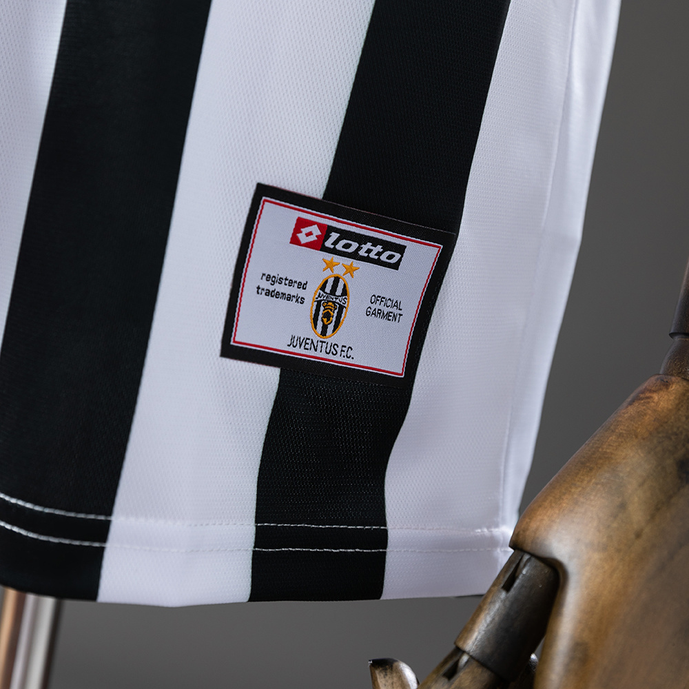 Juventus 2001/02 Home Retro Jersey – Vintage Replica Football Soccer Shirt – S–XXL