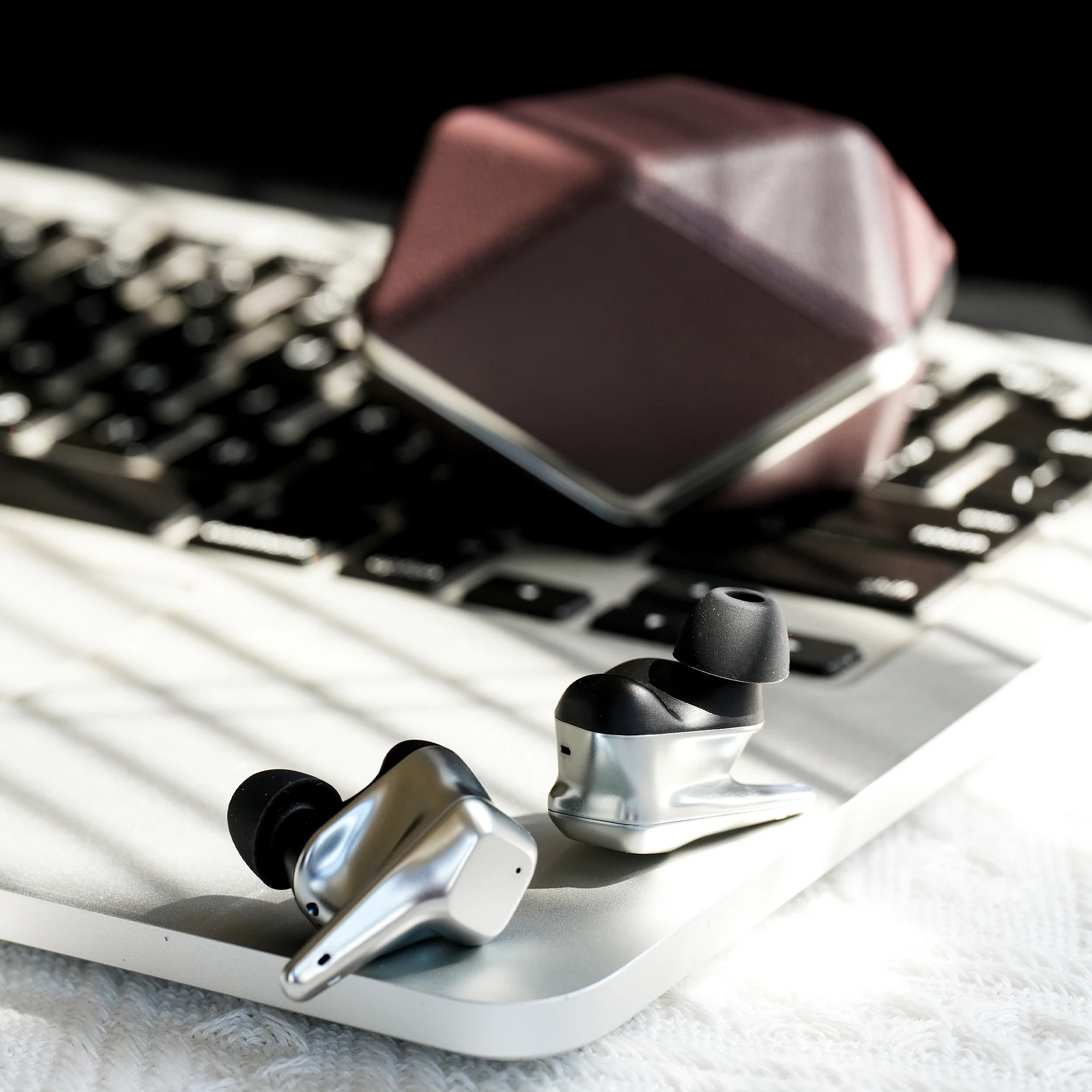 HIFIMAN Svanar Wireless LE In-Ear Headphones - GreshamTech