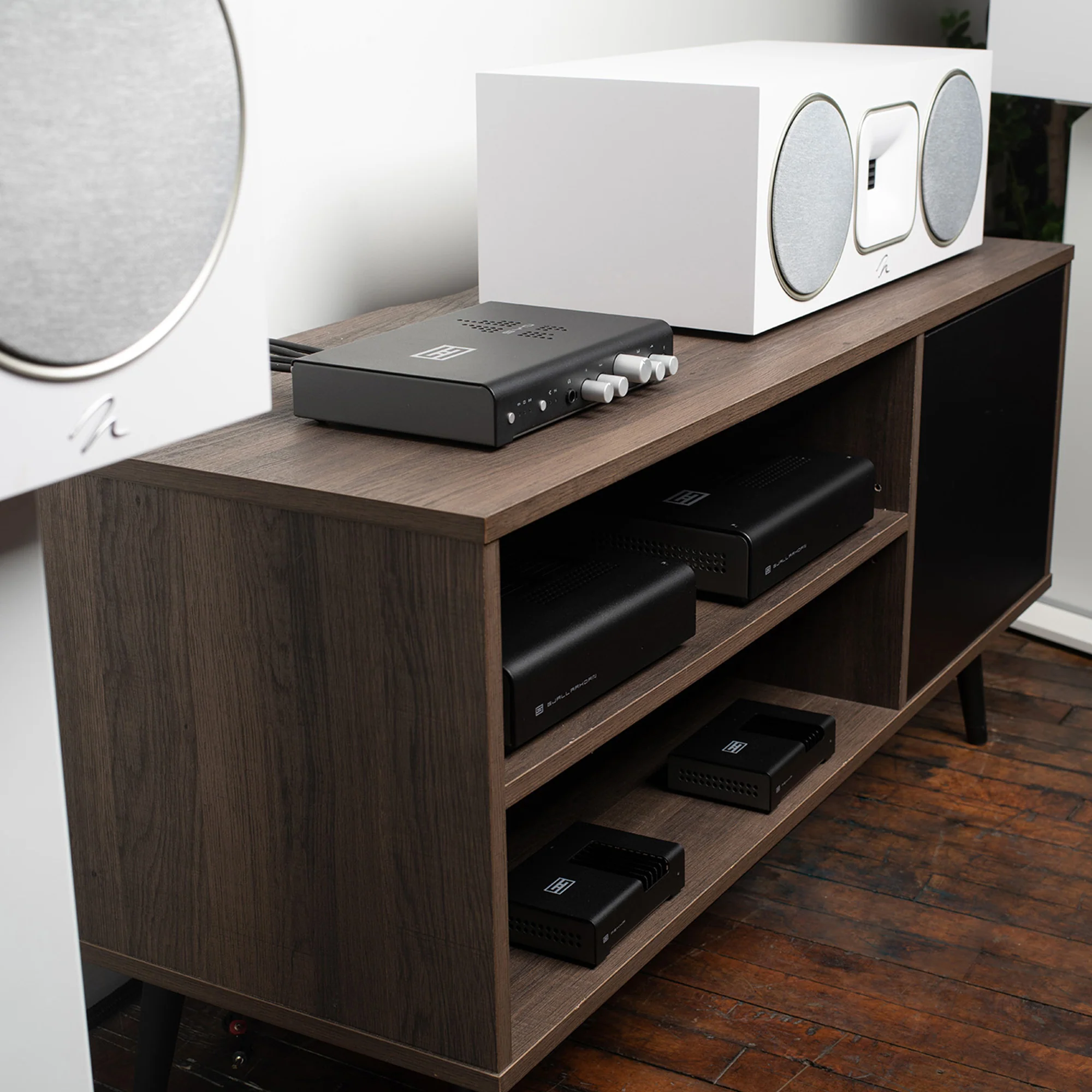 Schiit Audio Syn Universal Surround DAC/Preamp/Headphone Amp - GreshamTech