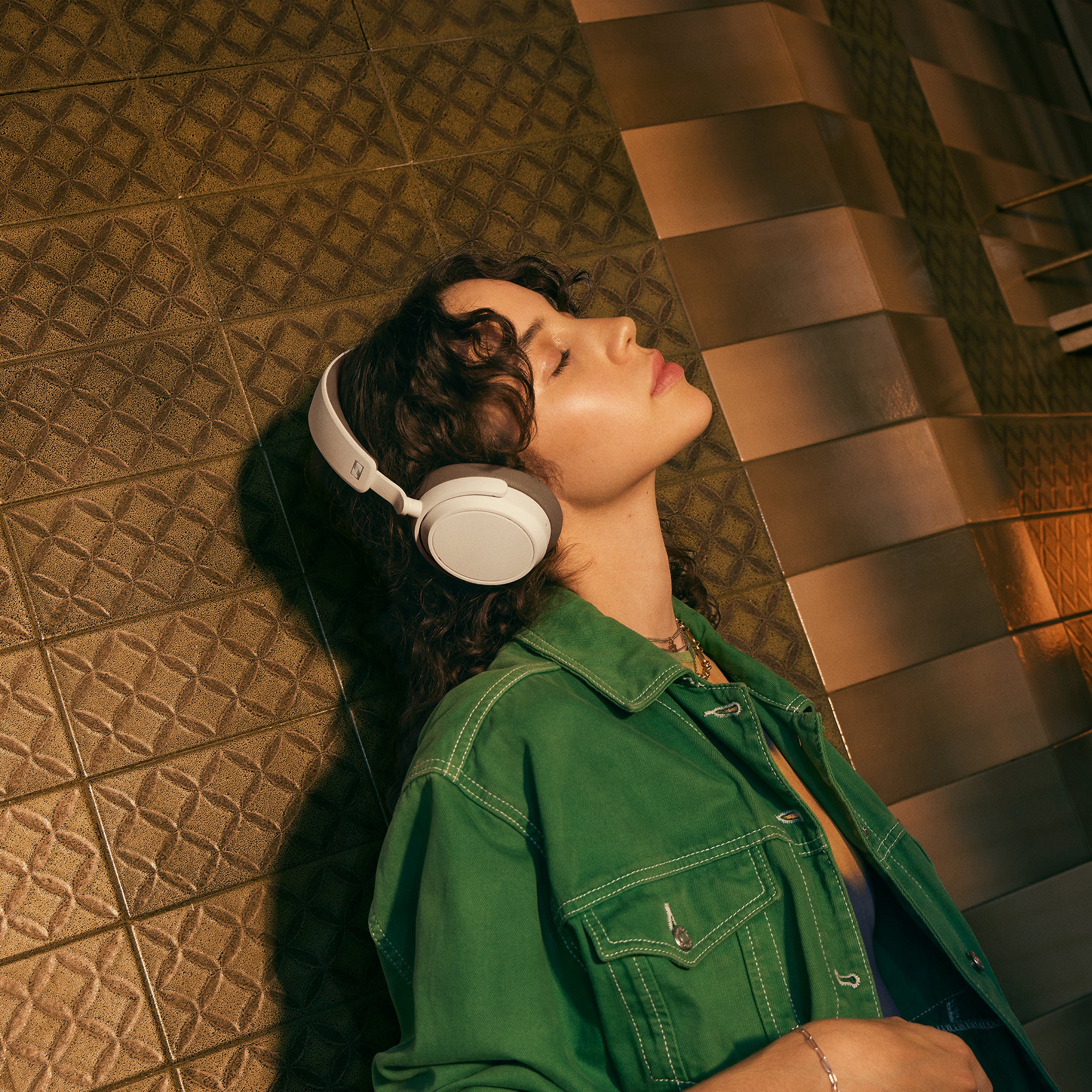 Sennheiser ACCENTUM Plus Wireless - GreshamTech