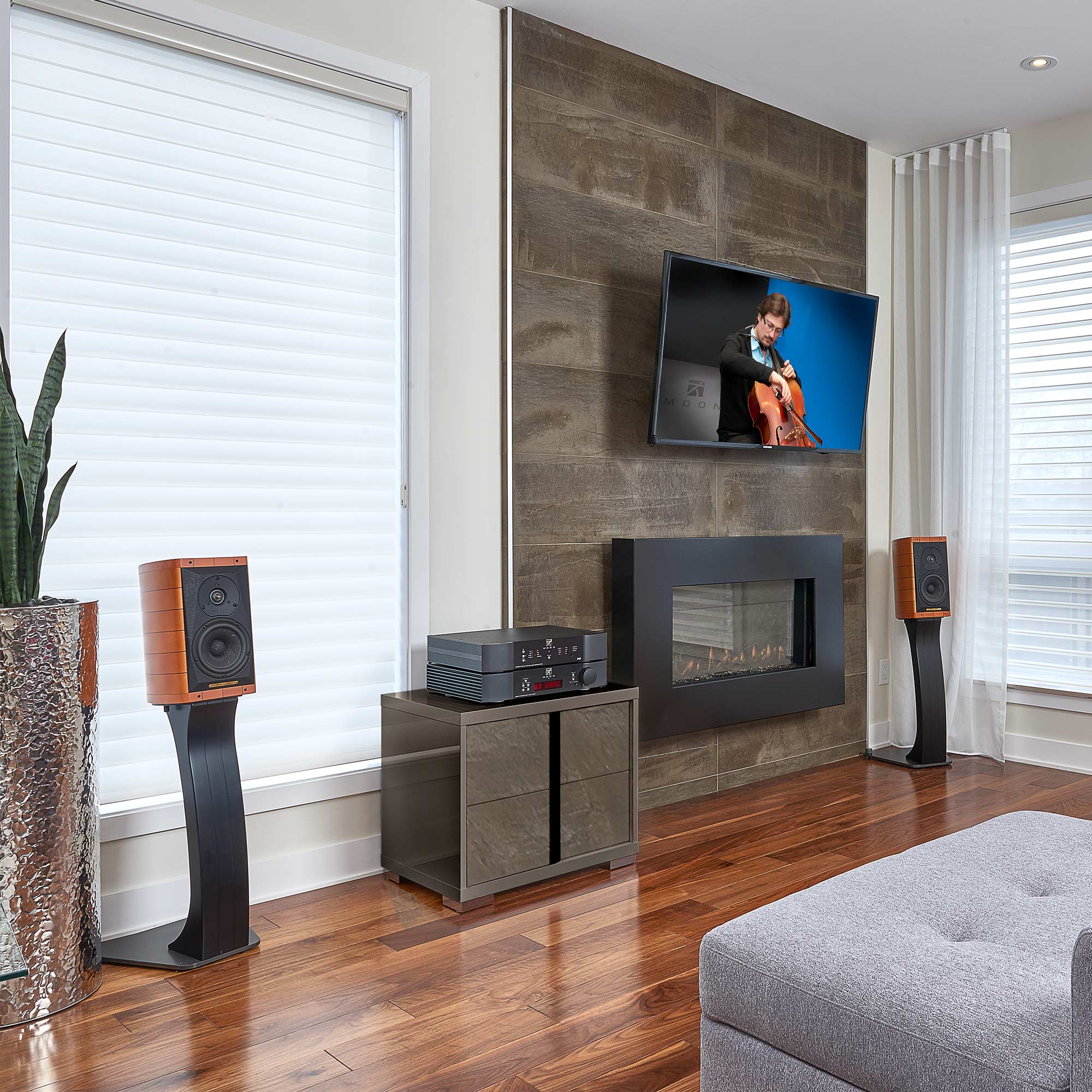 Simaudio MOON 340i X Integrated Amplifier - GreshamTech