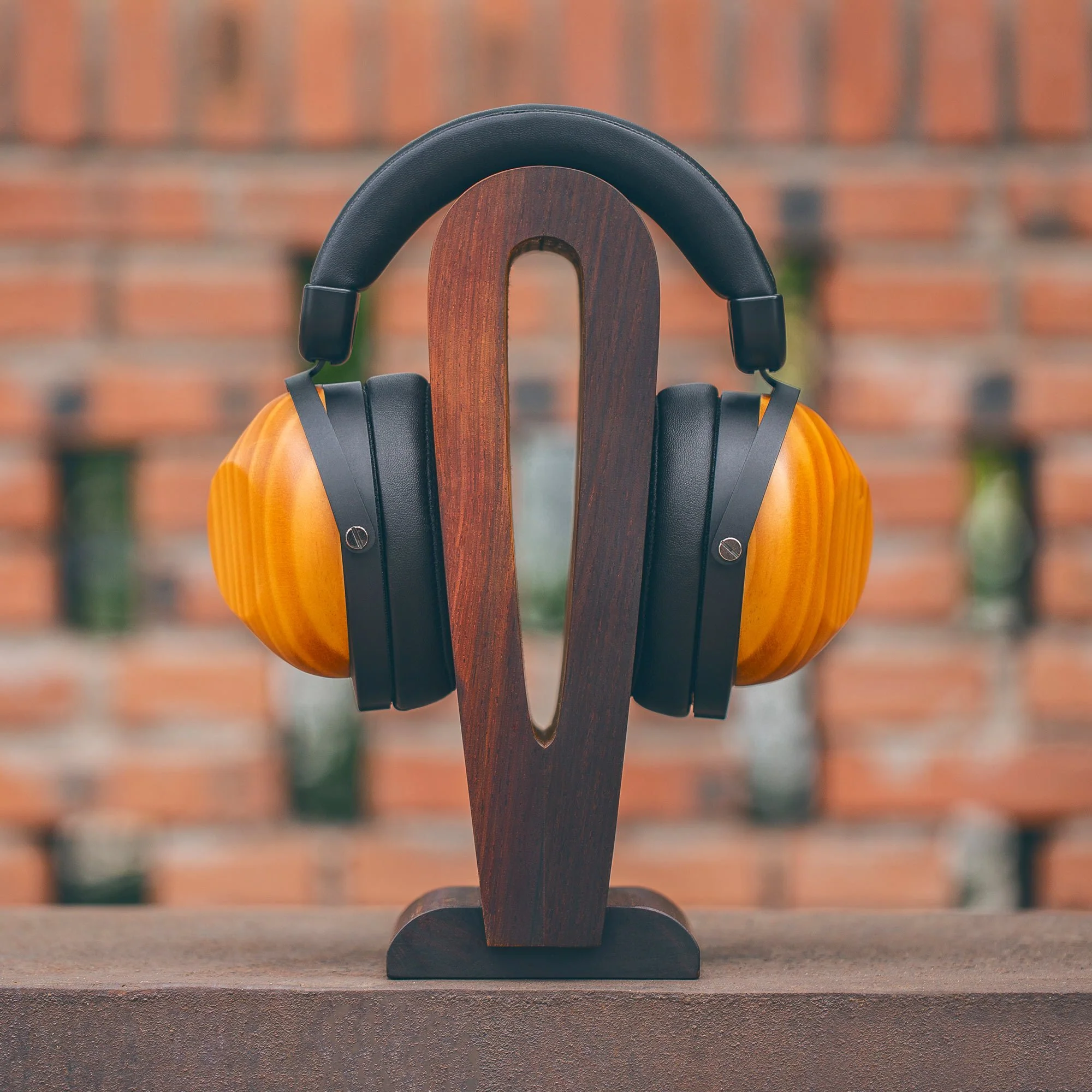 HIFIMAN HE-R10D Closed-Back Headphones - GreshamTech