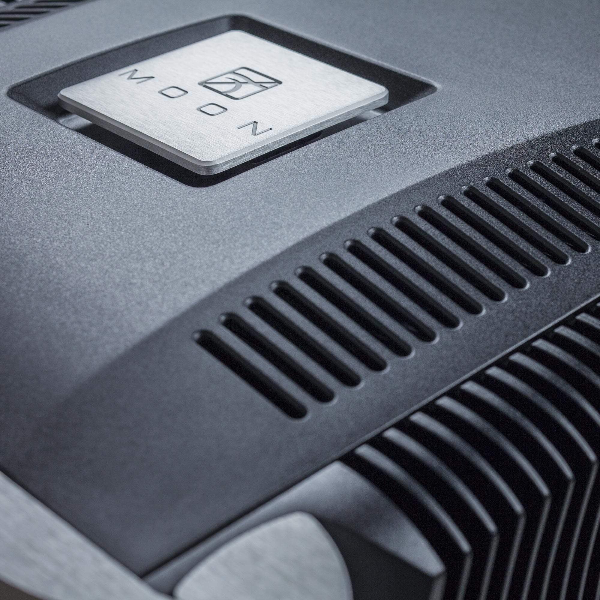 Simaudio MOON 888 Mono Power Amplifier (Pair) - GreshamTech